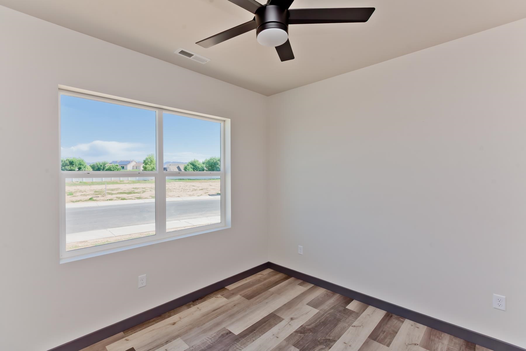 2877 Rock Creek Drive Property Photo 4