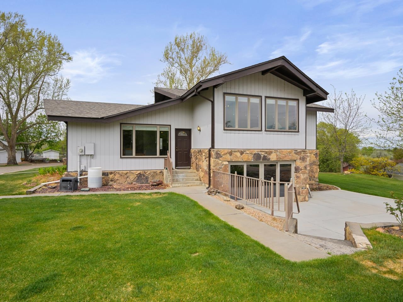 2666 Paradise Drive Property Photo 4
