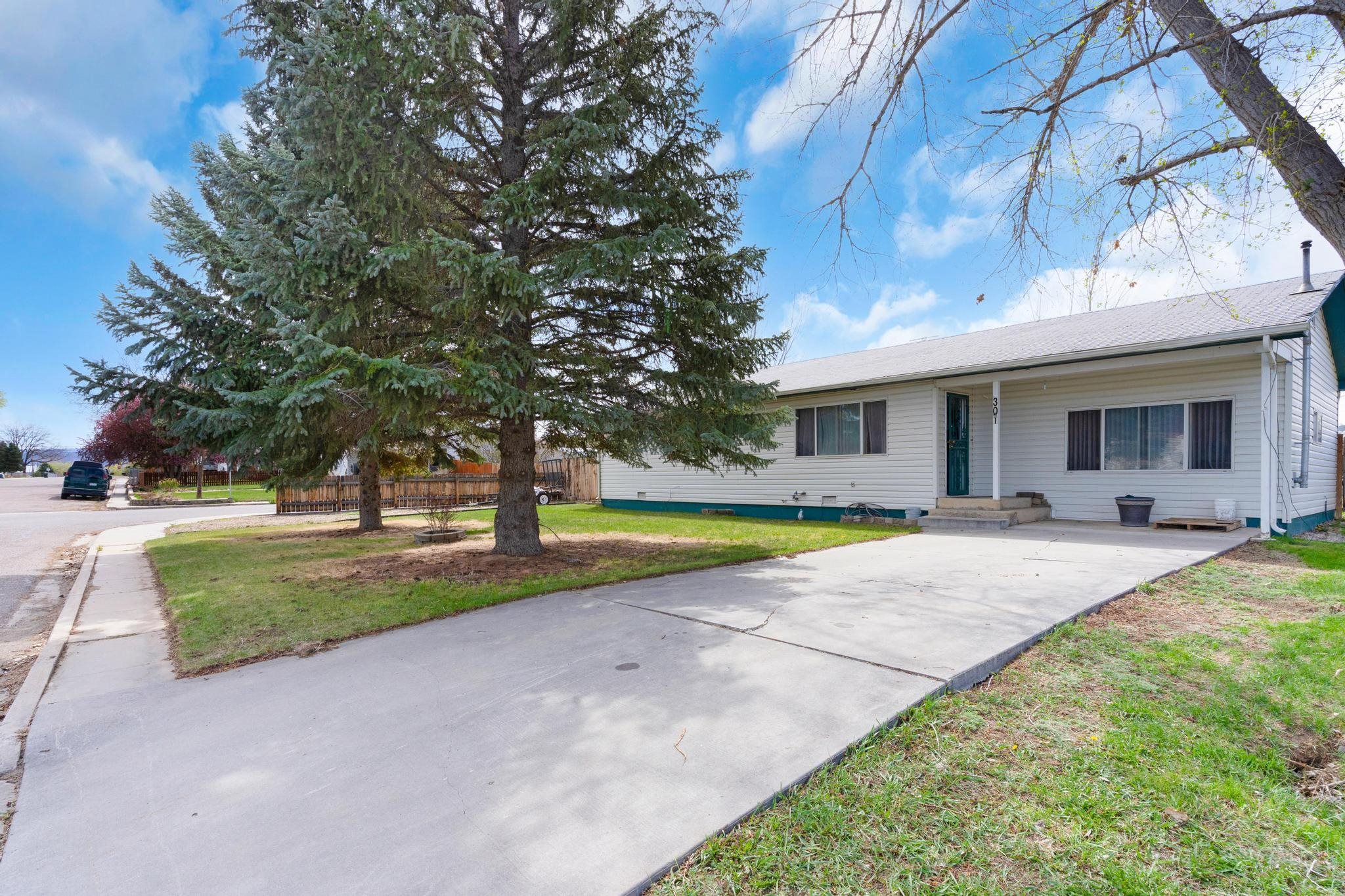 301 W Rio Blanco Avenue Property Photo