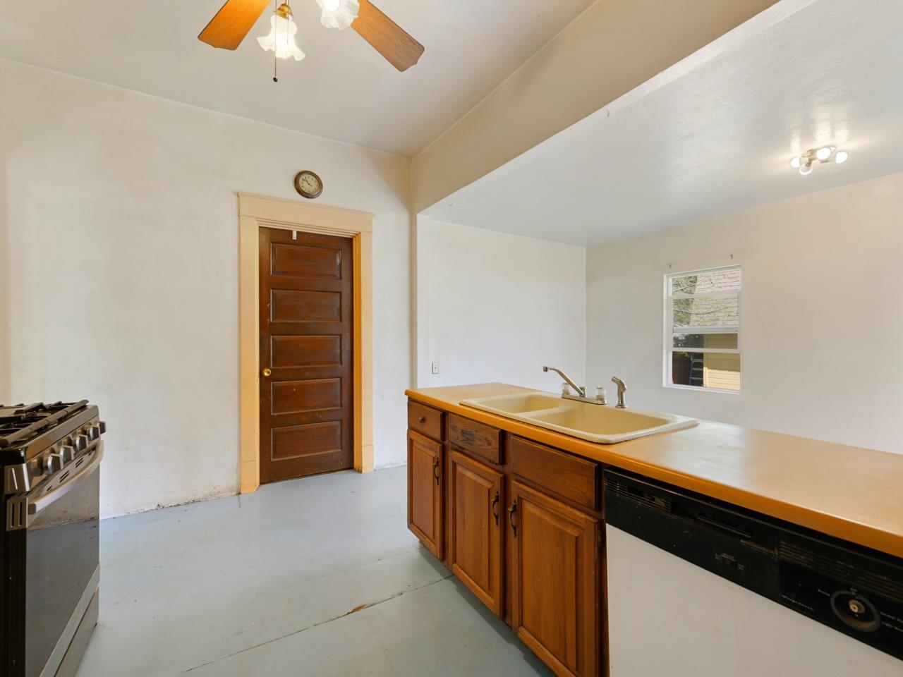 1360 Grand Avenue Property Photo 22