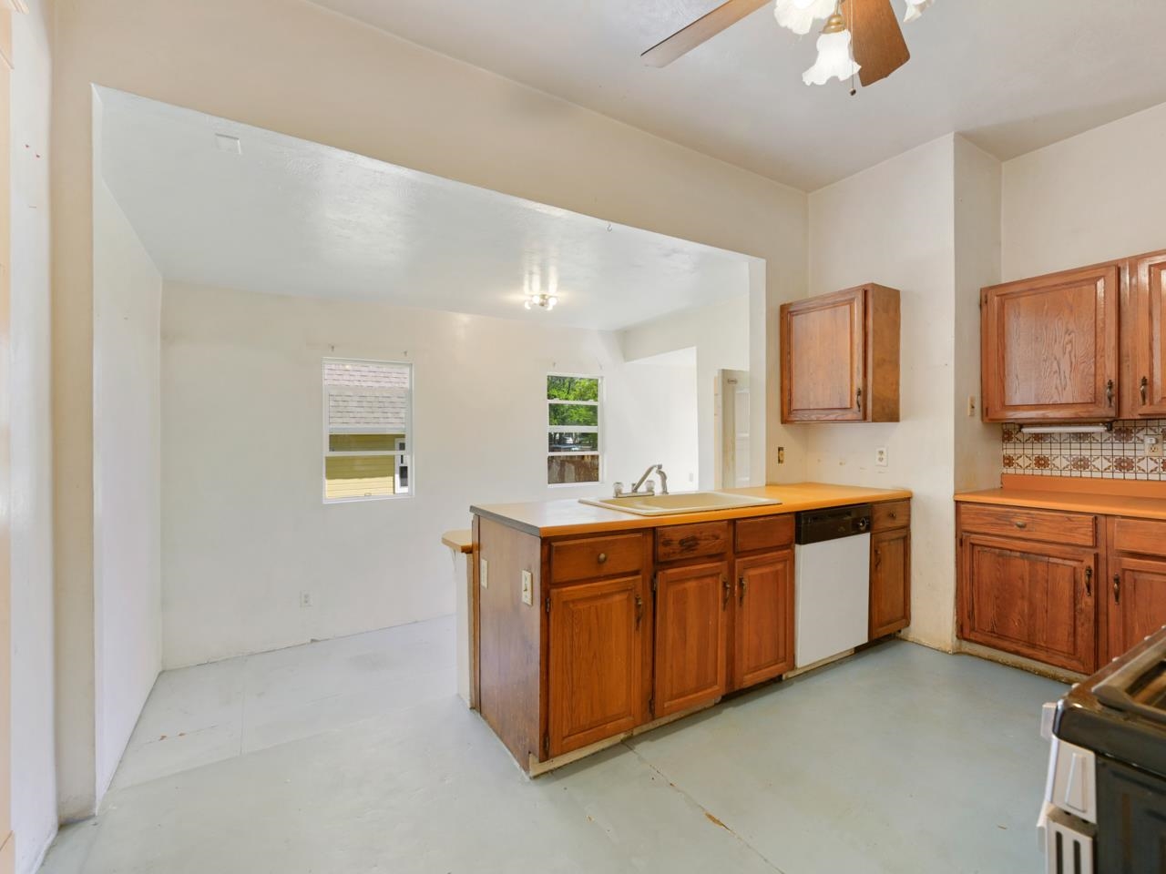 1360 Grand Avenue Property Photo 23