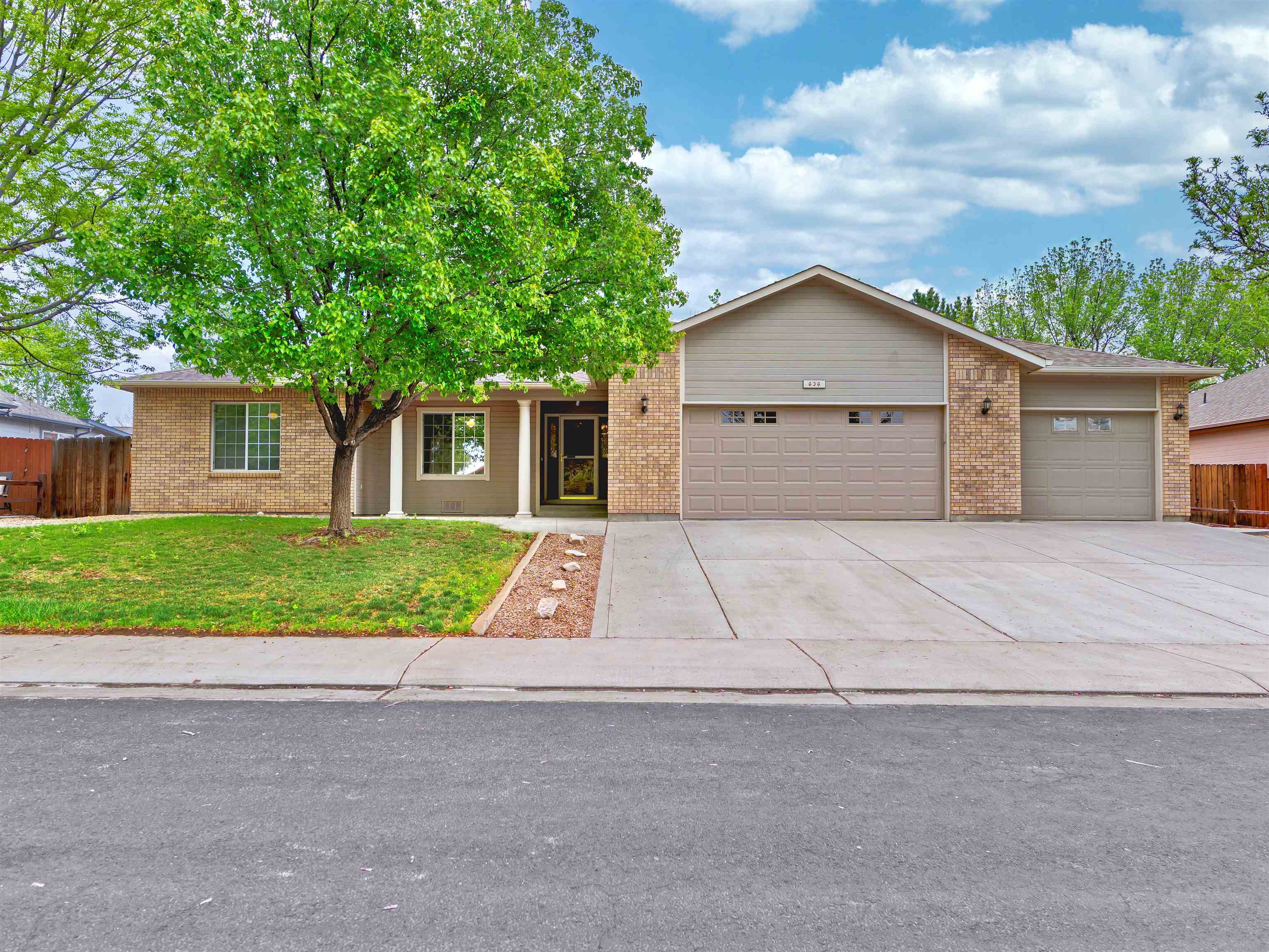 636 Grand View Drive Property Photo