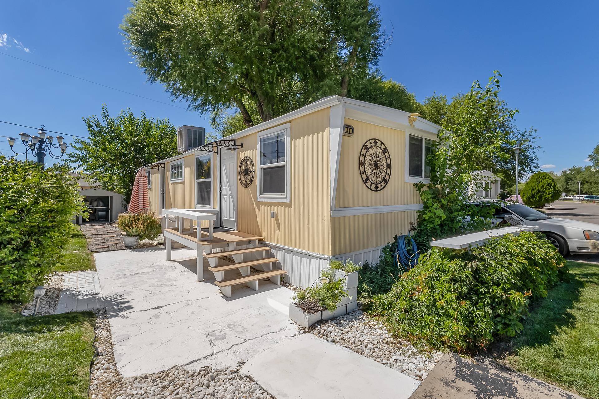 825 E Ottley Avenue Property Photo
