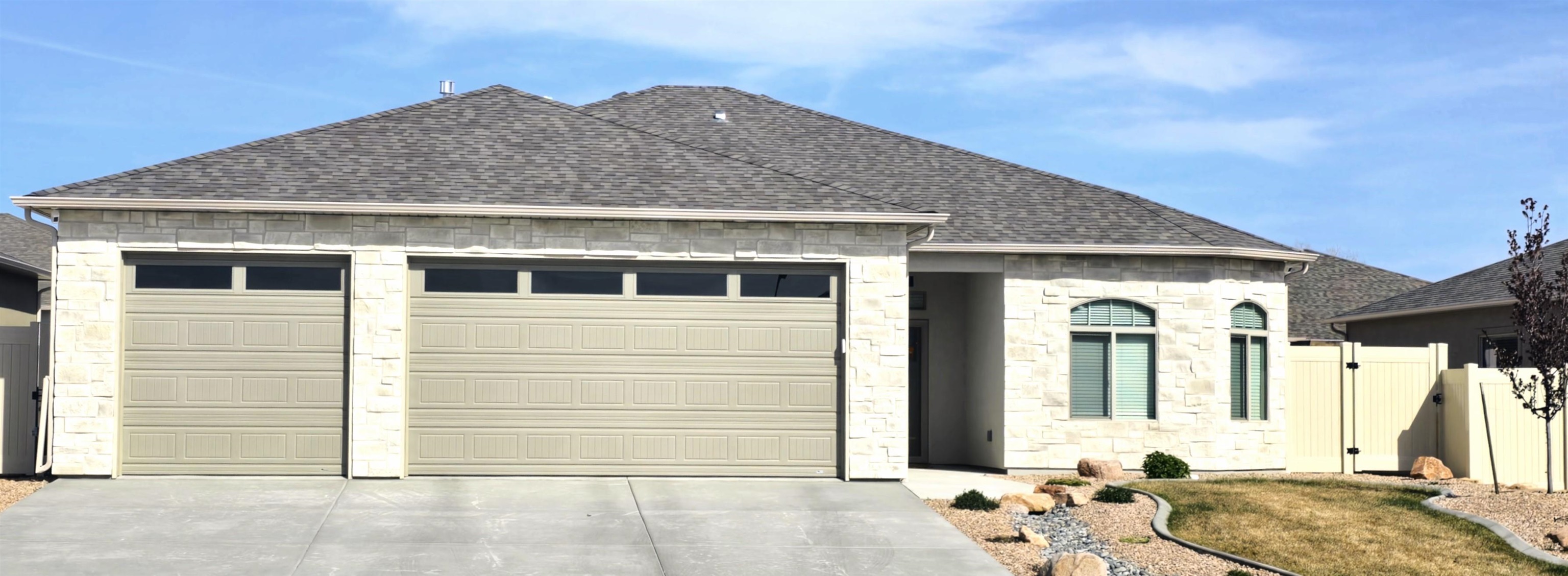 690 Arran Way Property Photo 1