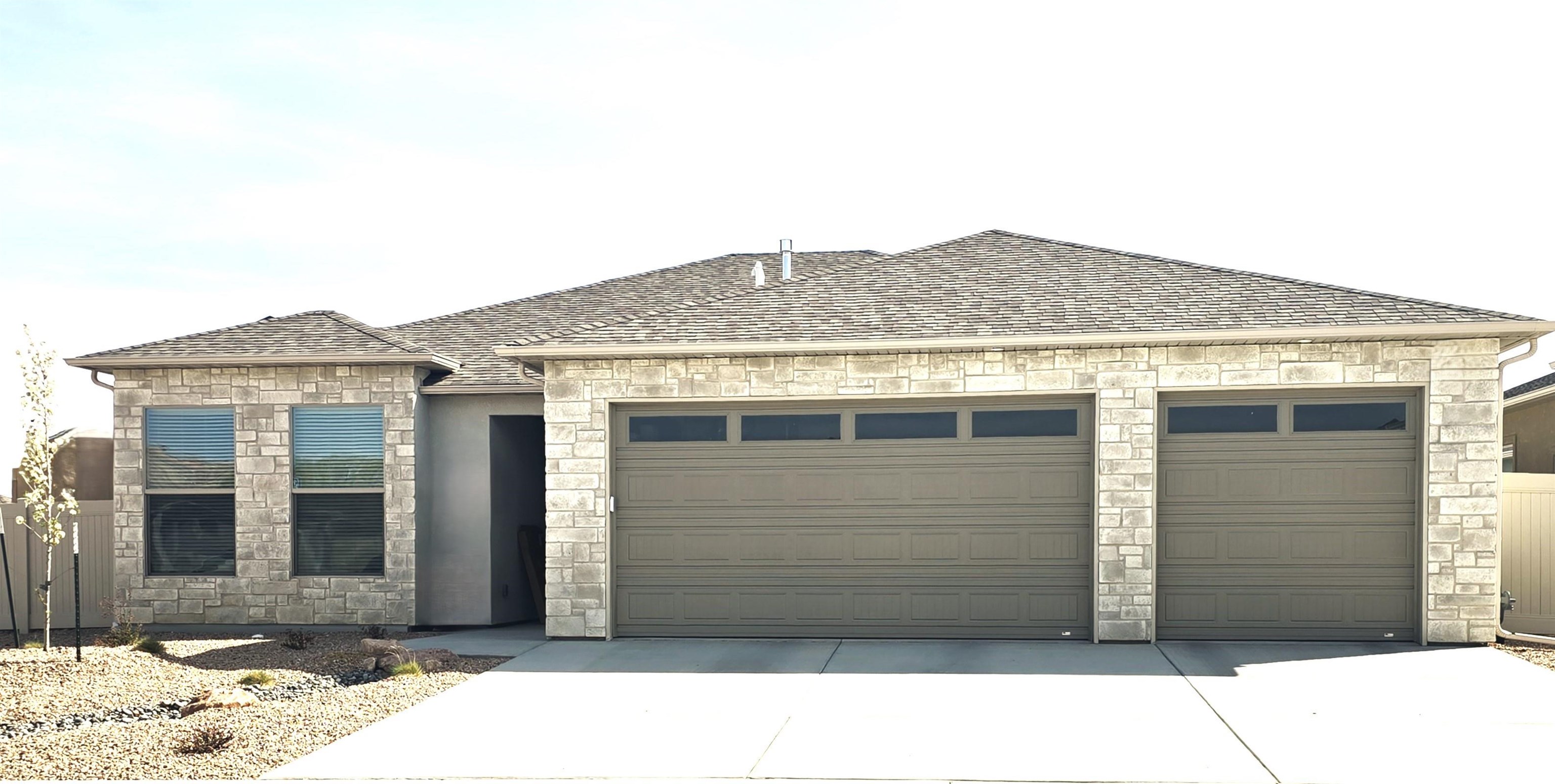 692 Arran Way Property Photo