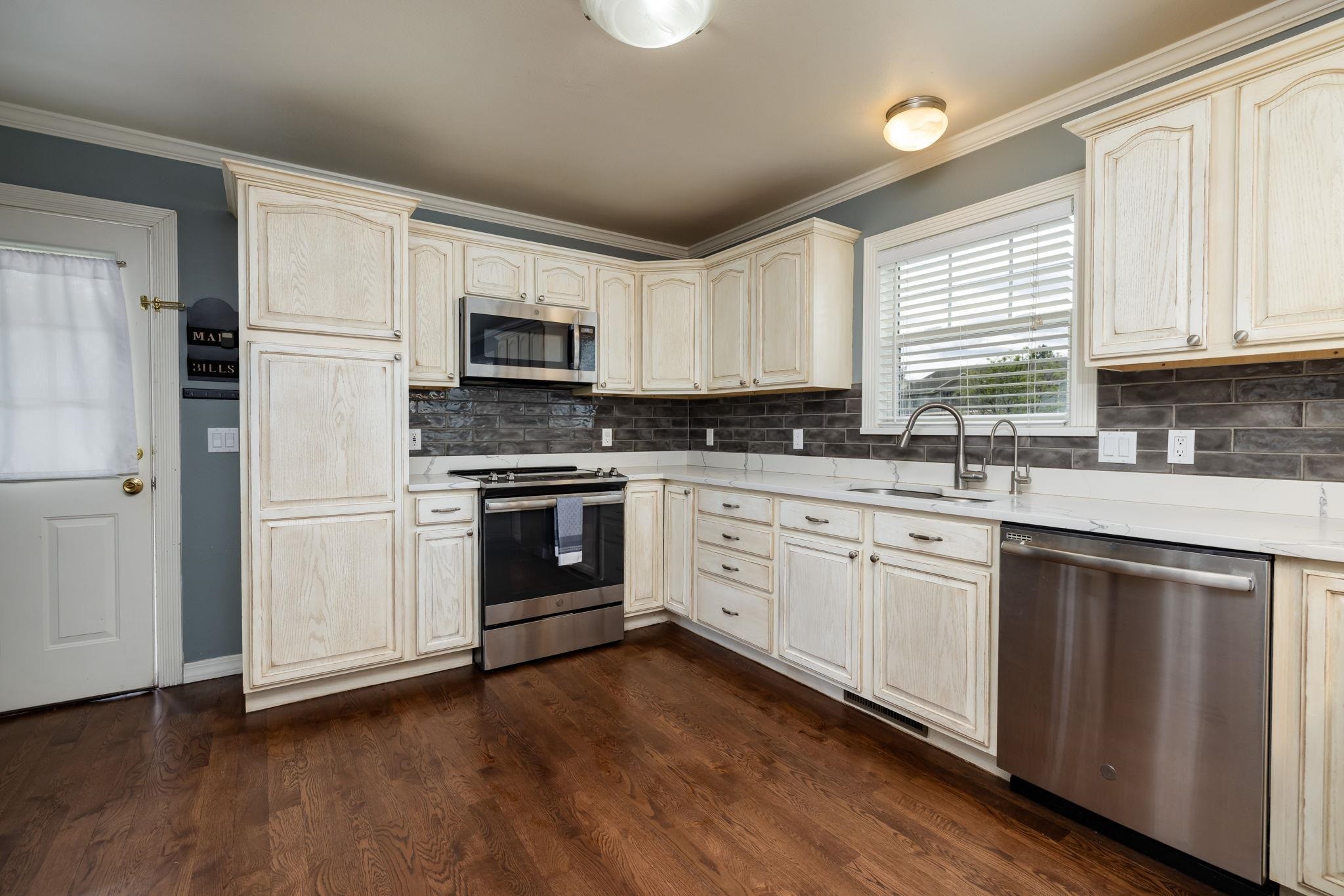 1168 Windsor Park Drive Property Photo 14