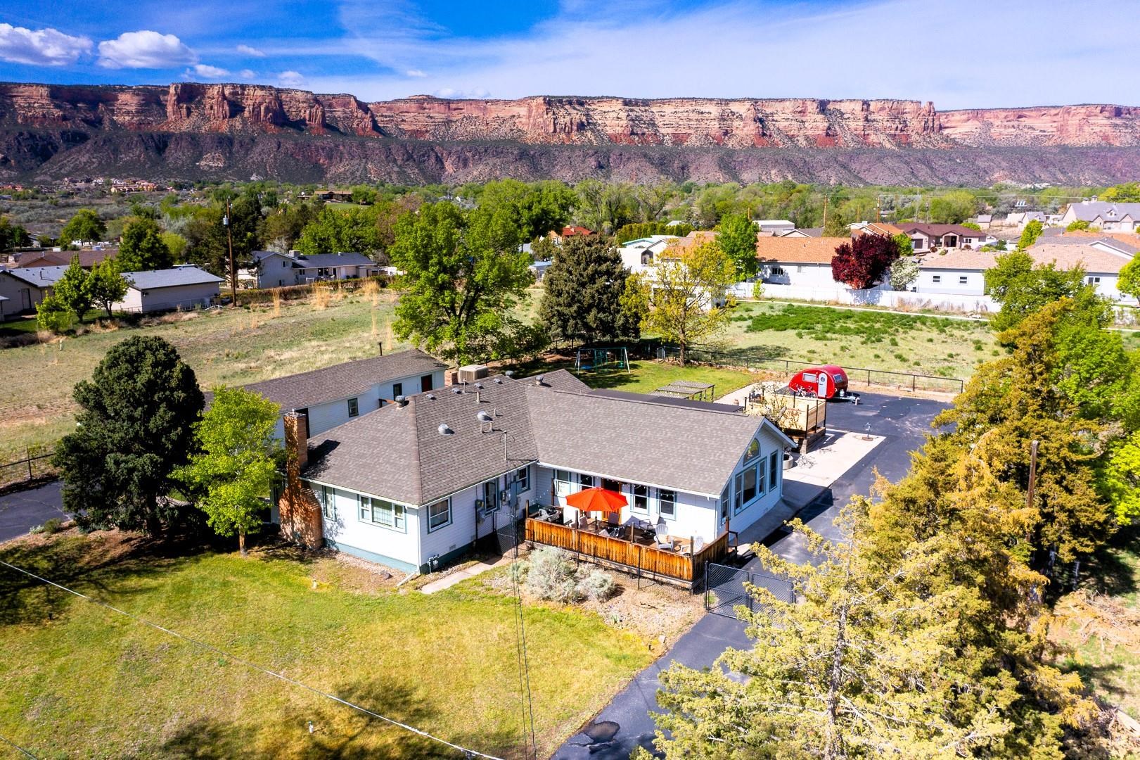 587 21 1/8 Road Property Photo 1