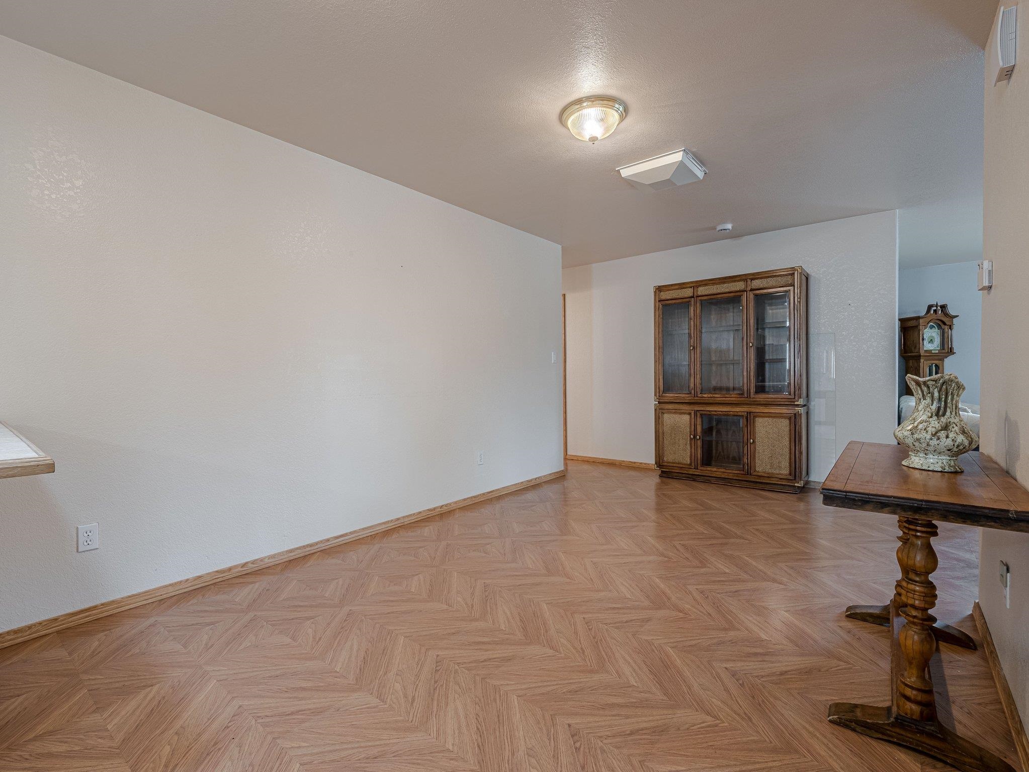 526 N Oak Street Property Photo 8