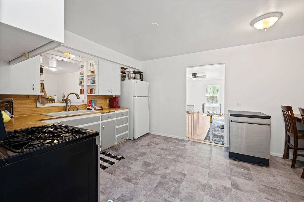 2893 Seely Road Property Photo 8