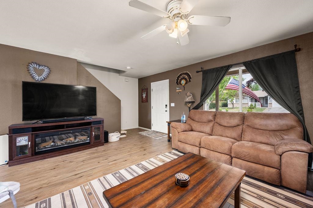 3289 Point Avenue Property Photo 6
