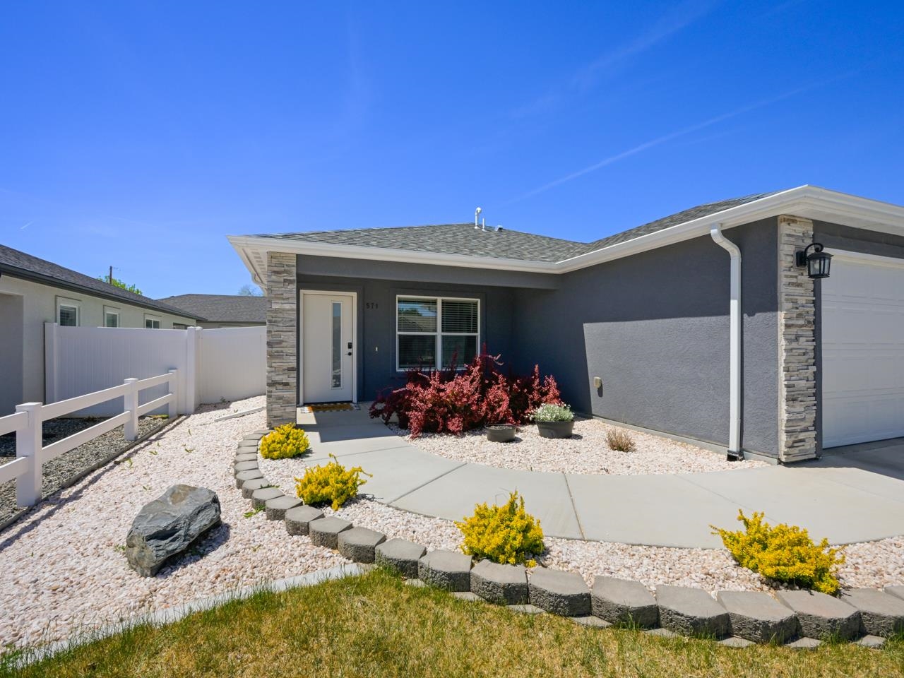 571 Hennessy Way Property Photo