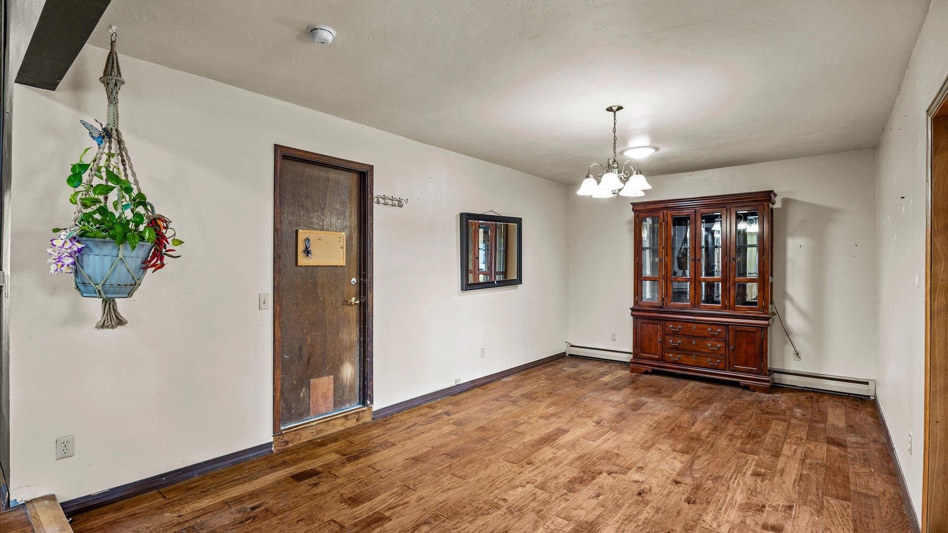 2412 Applewood Circle Property Photo 6