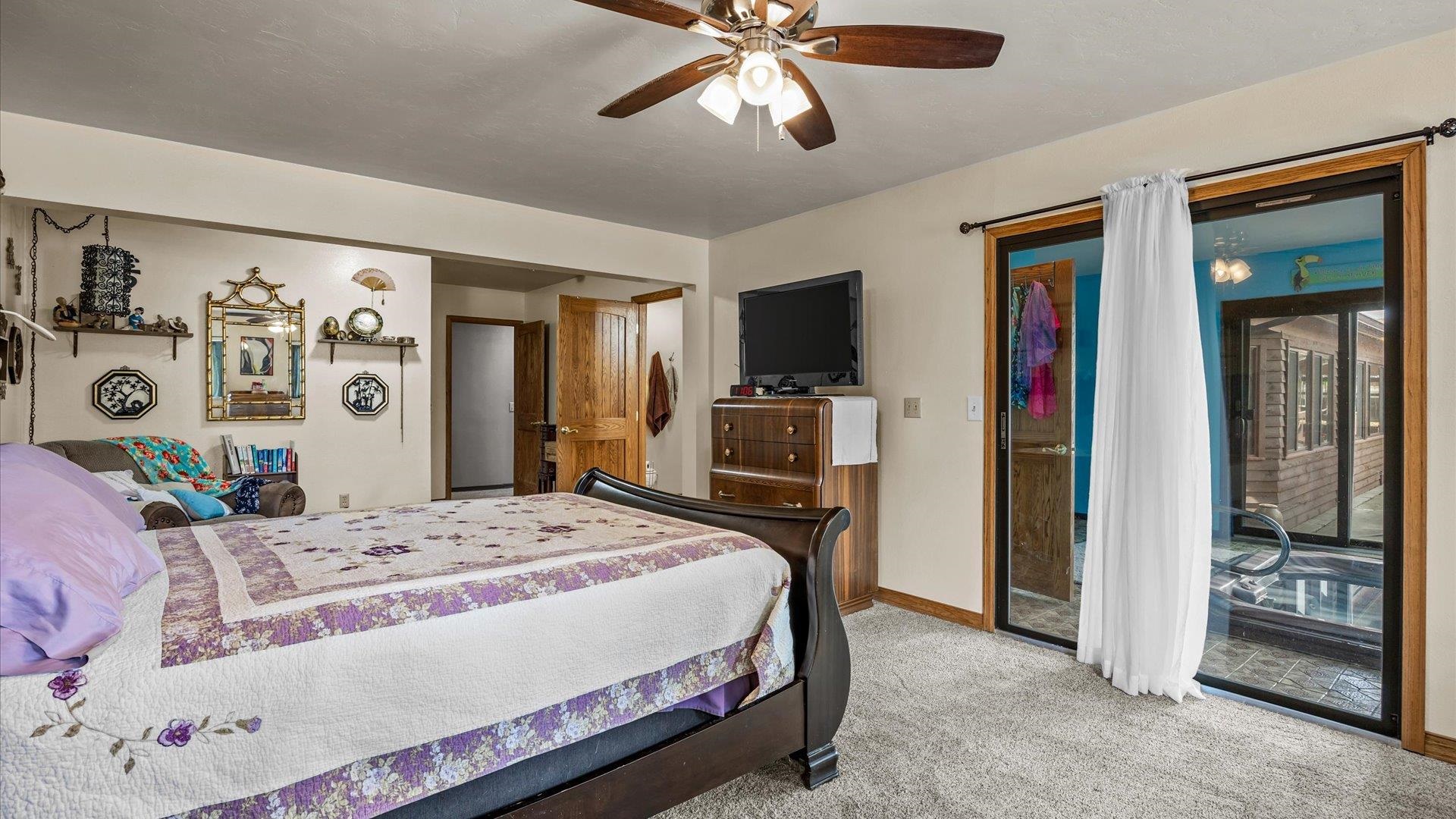 2412 Applewood Circle Property Photo 8