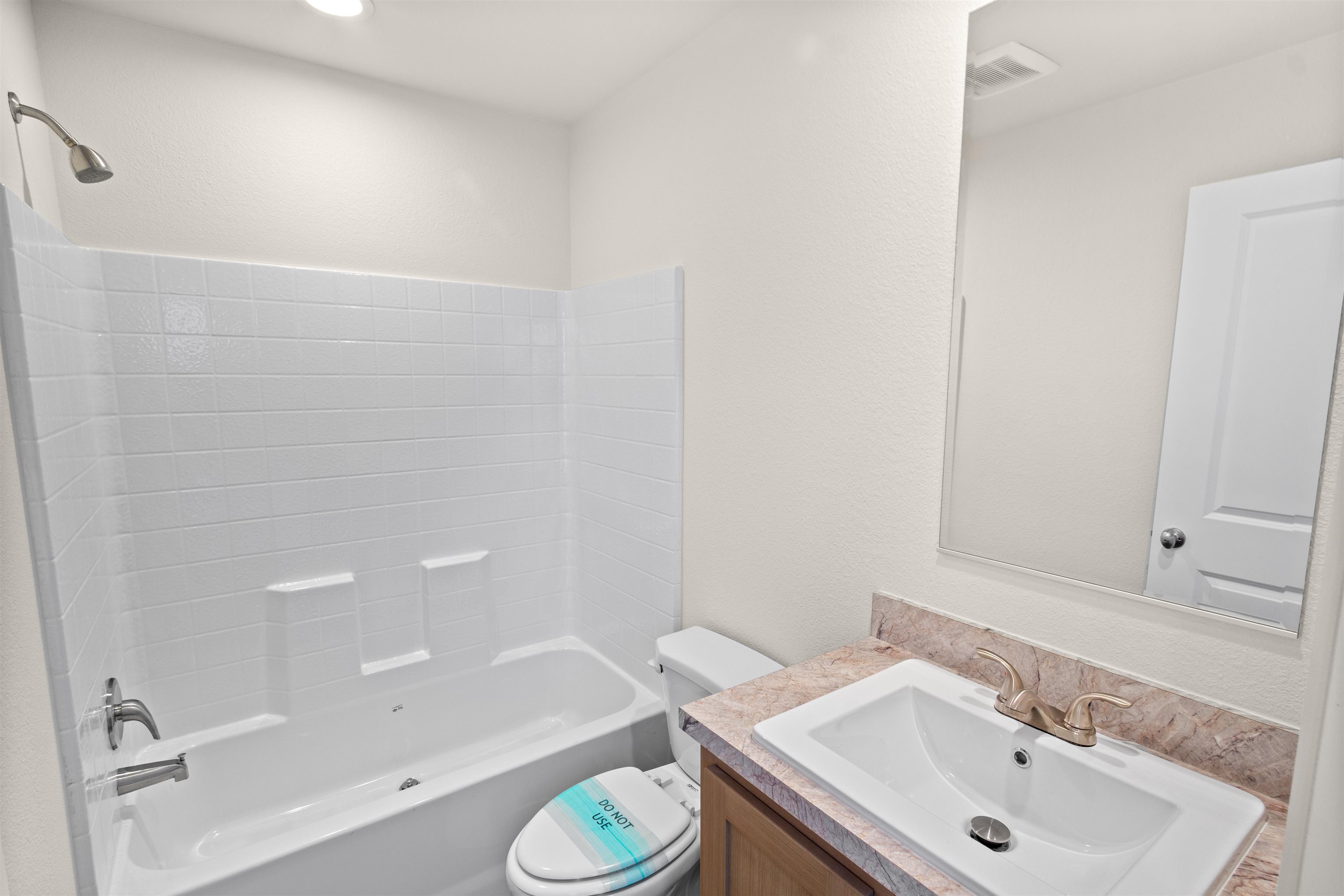 200 W 20th Street Property Photo 5