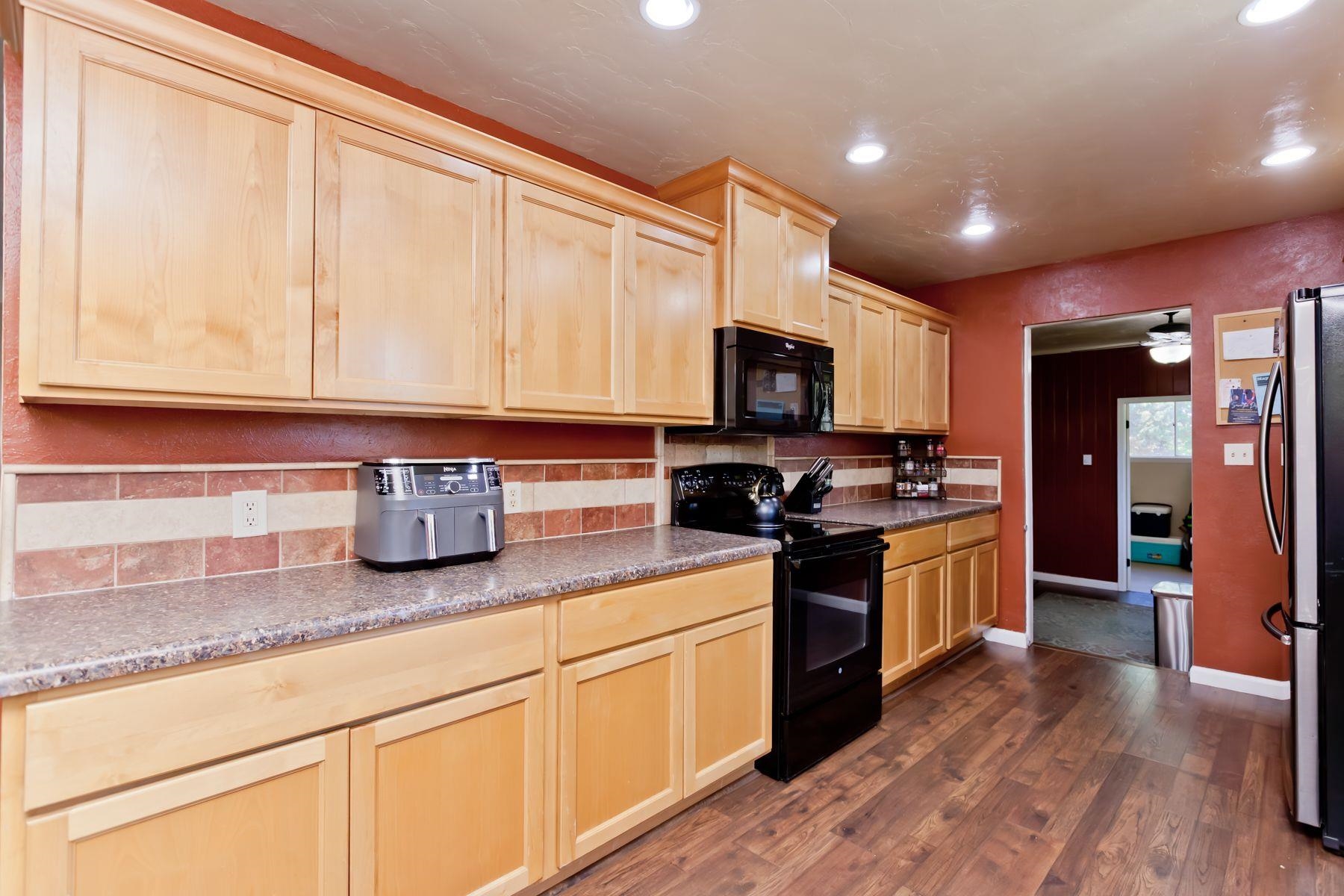 498 Sheldon Road Property Photo 16