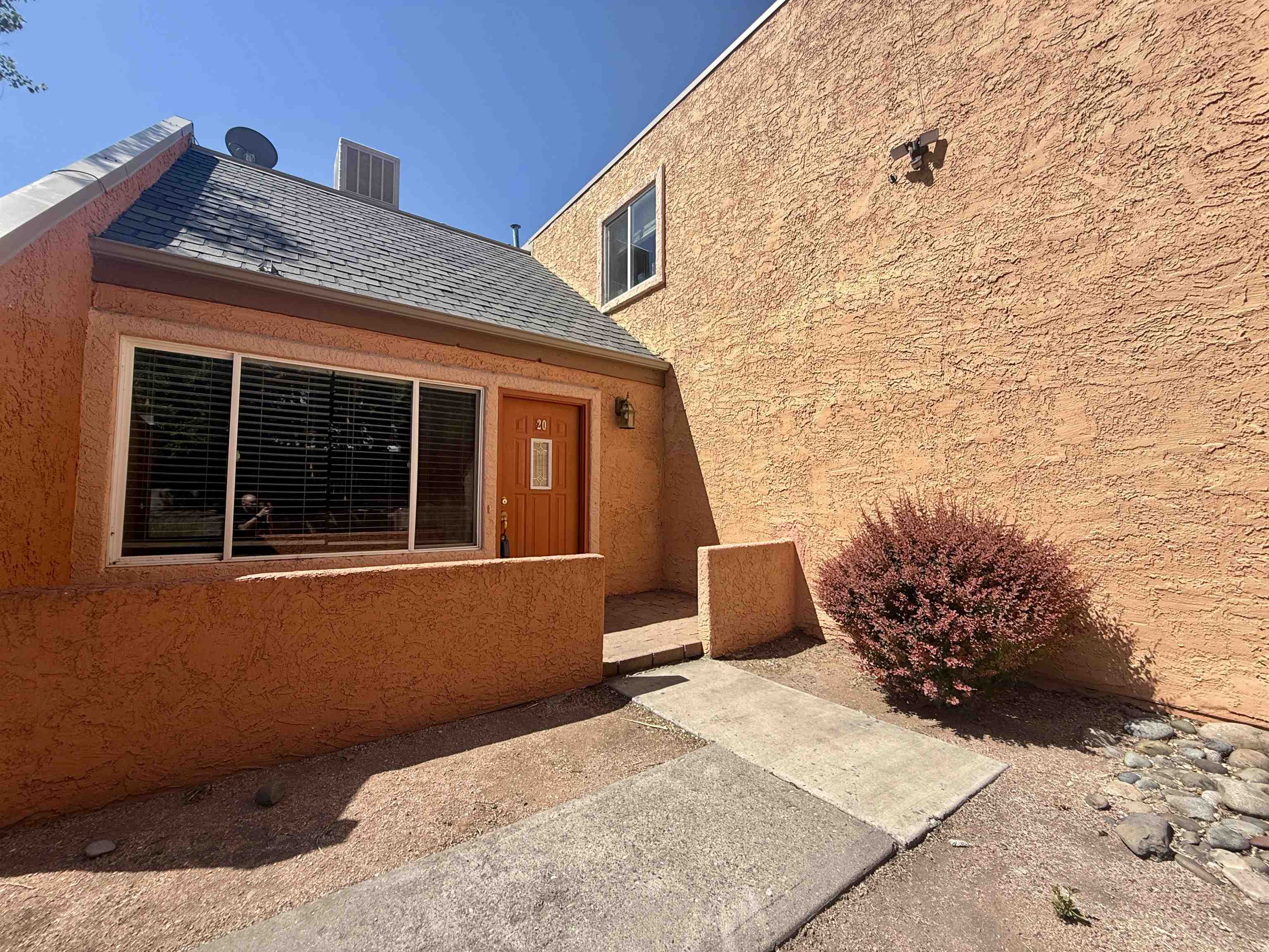 950 Northern Way Property Photo