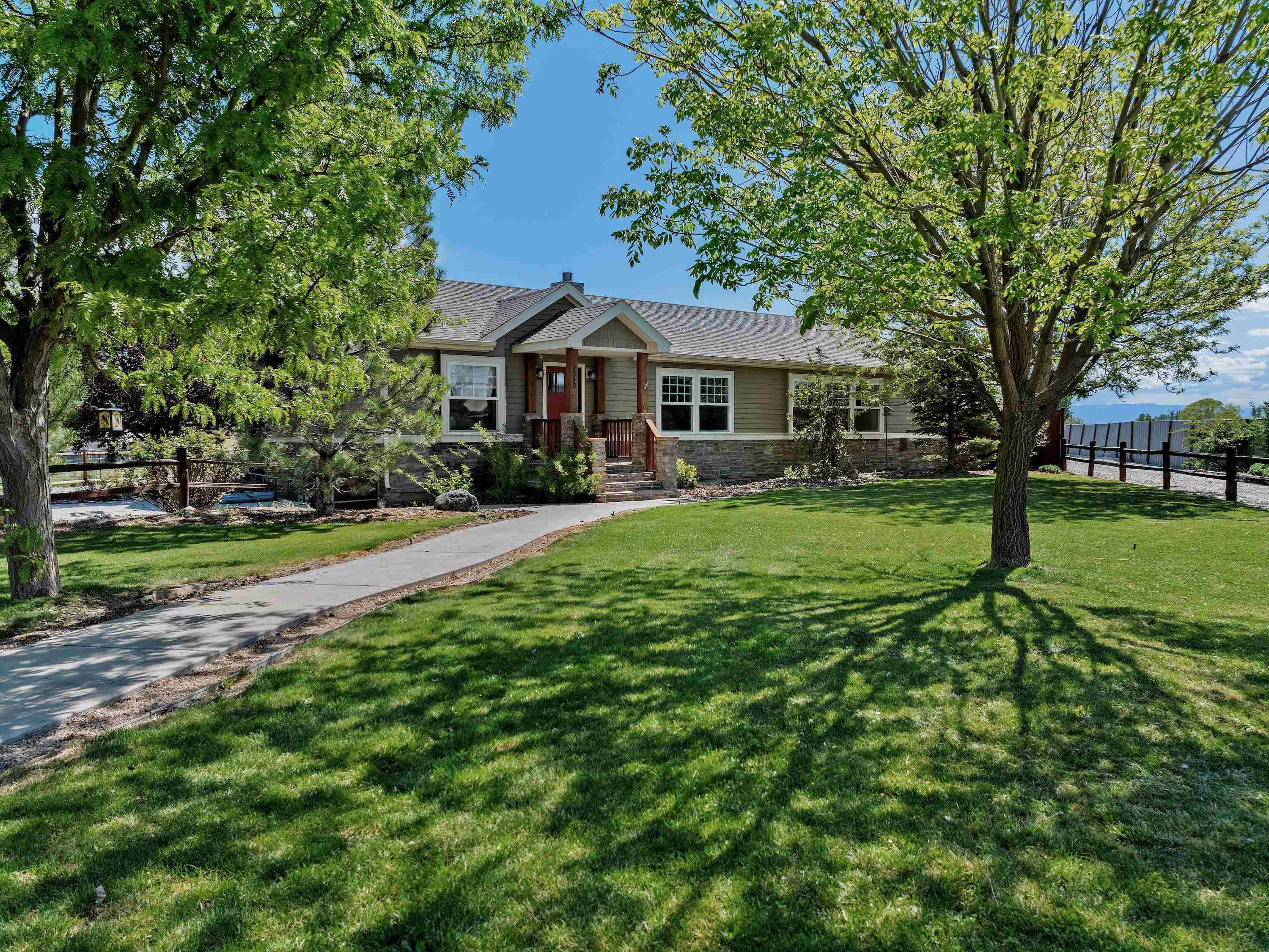 1338 13 Road Property Photo 1