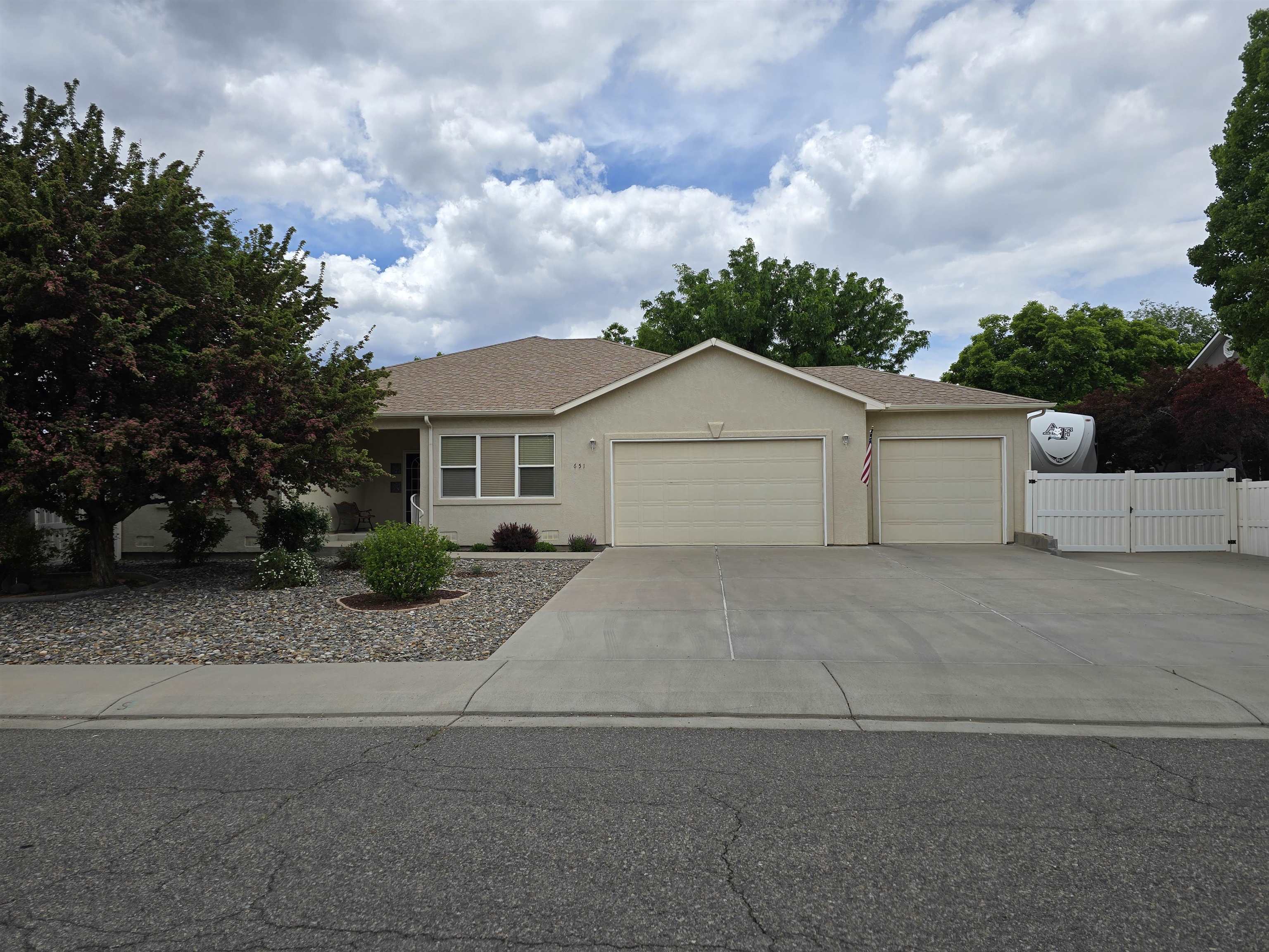 651 Challinor Lane Property Photo 1