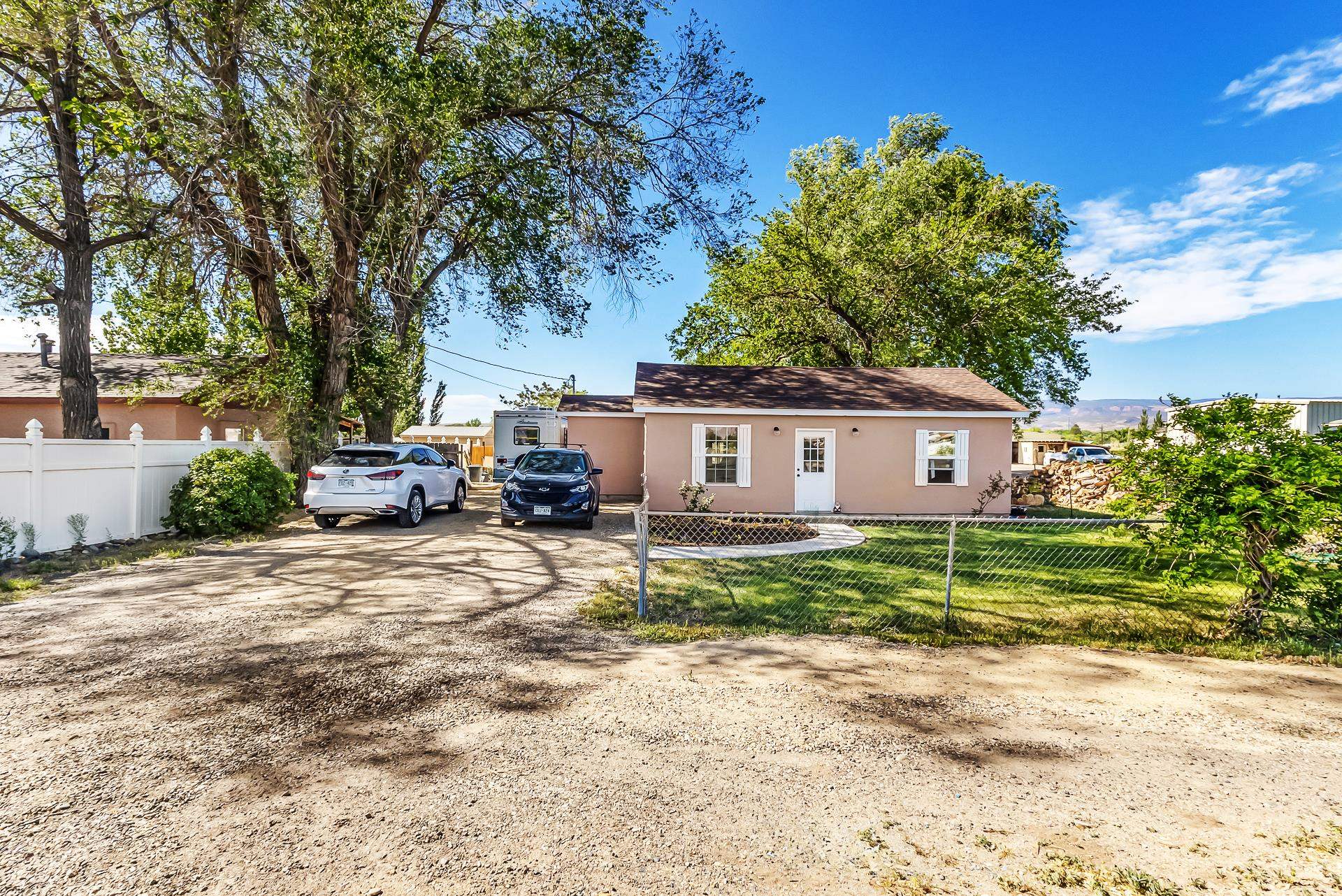 2913 D Road Property Photo