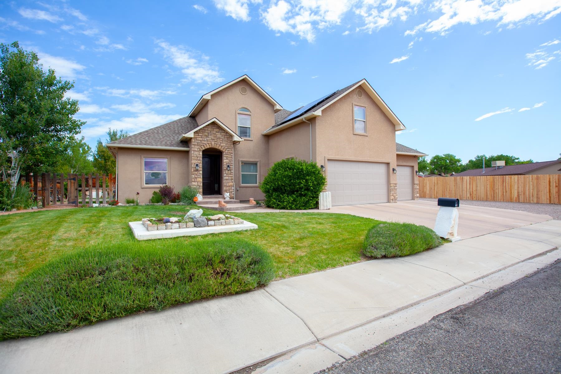 656 Levi Court Property Photo 1