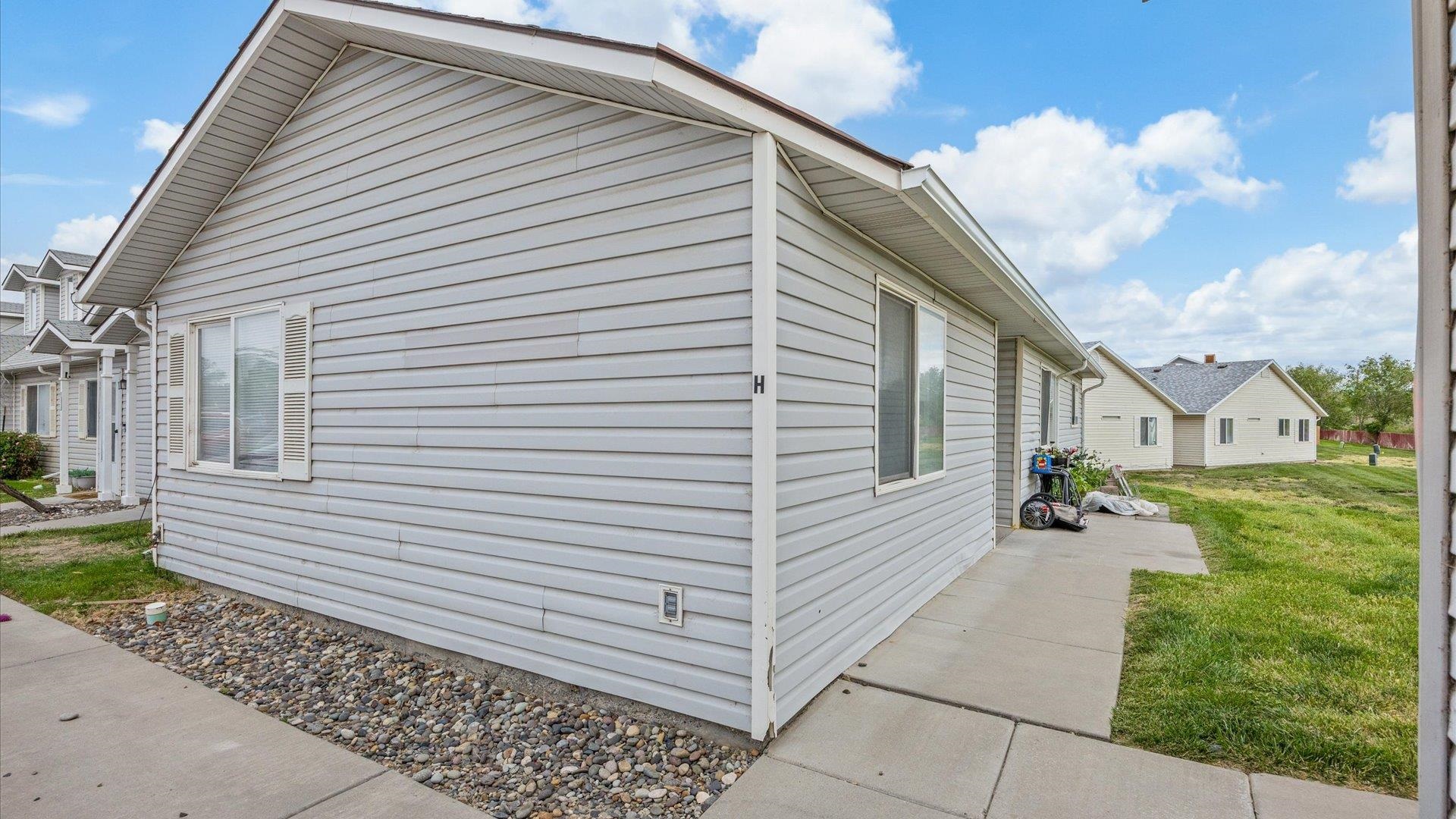 391 Sunnyside Court Property Photo