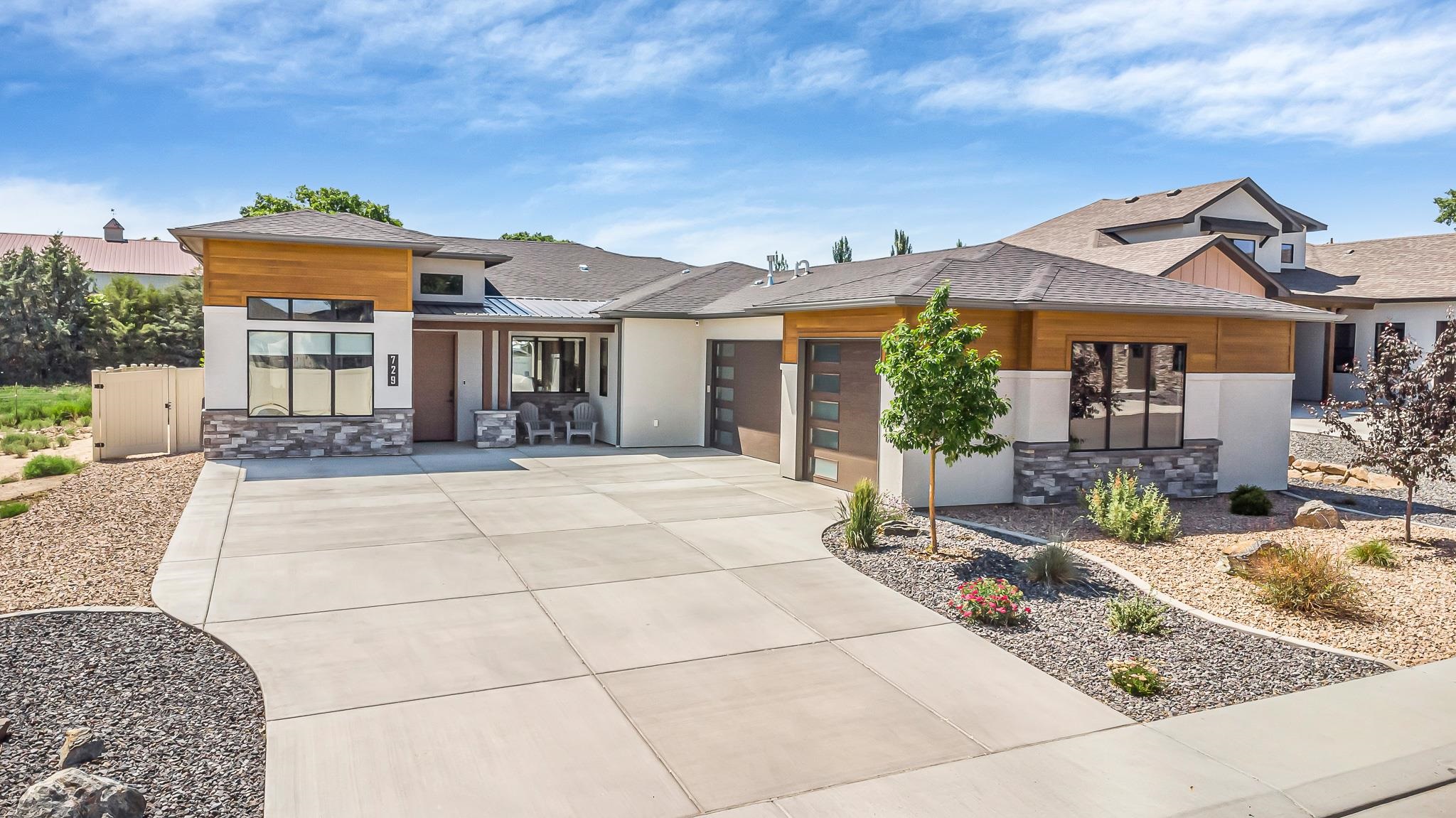 729 Falling Leaf Street Property Photo 1