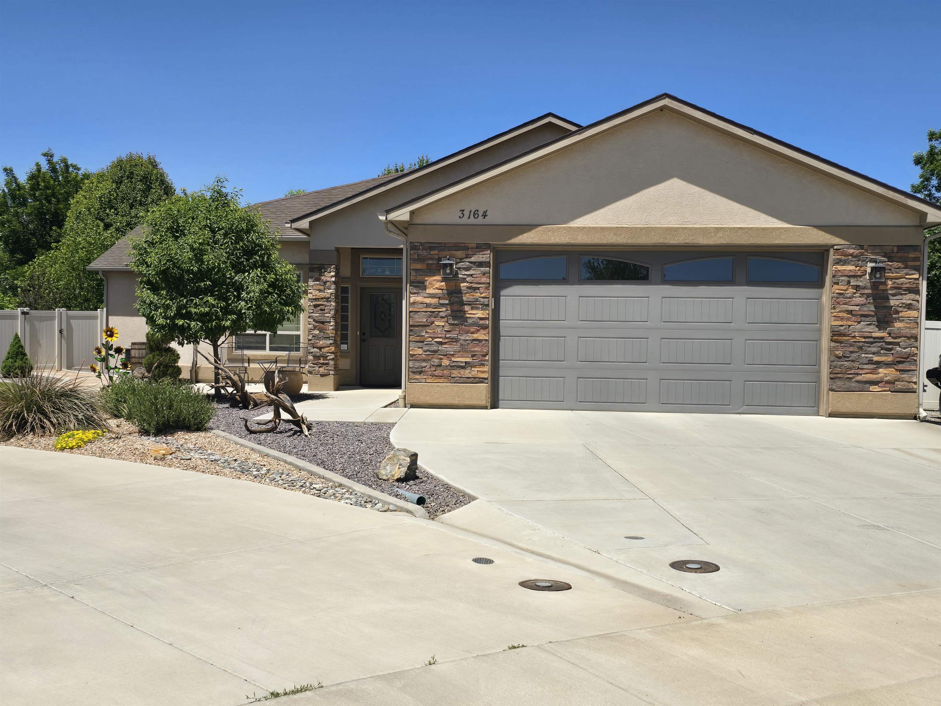 3164 Stoneburro Drive Property Photo 1
