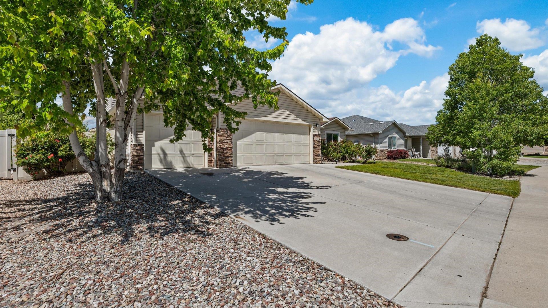 1397 Windsor Park Drive Property Photo 2