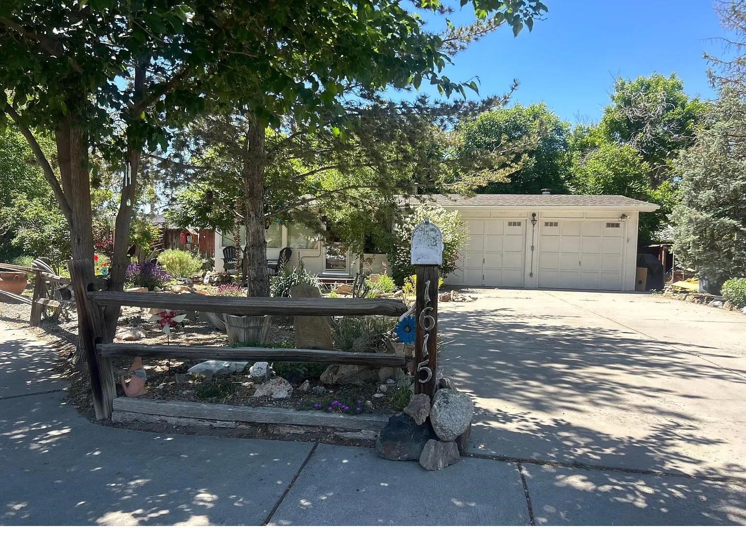 1615 Maple Court Property Photo 1