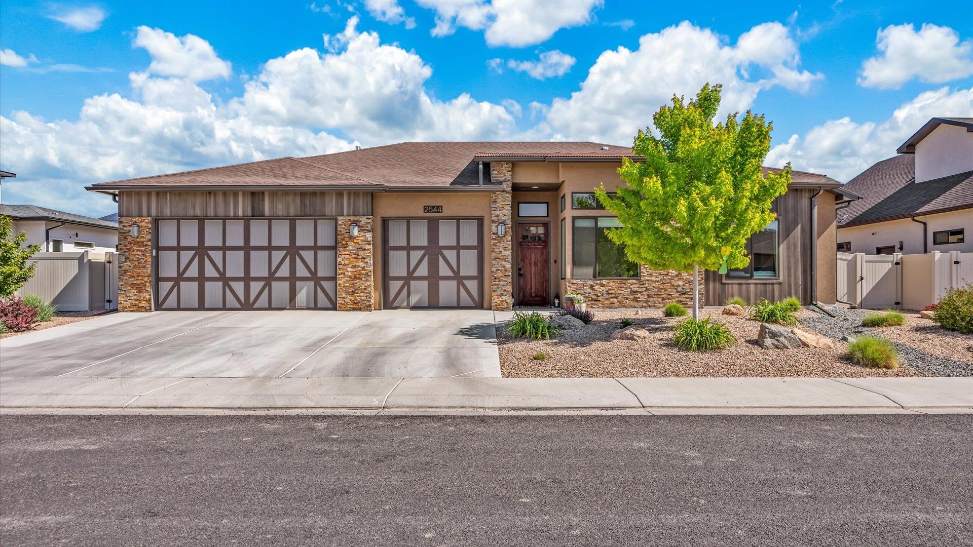 2544 Woody Creek Drive Property Photo 1