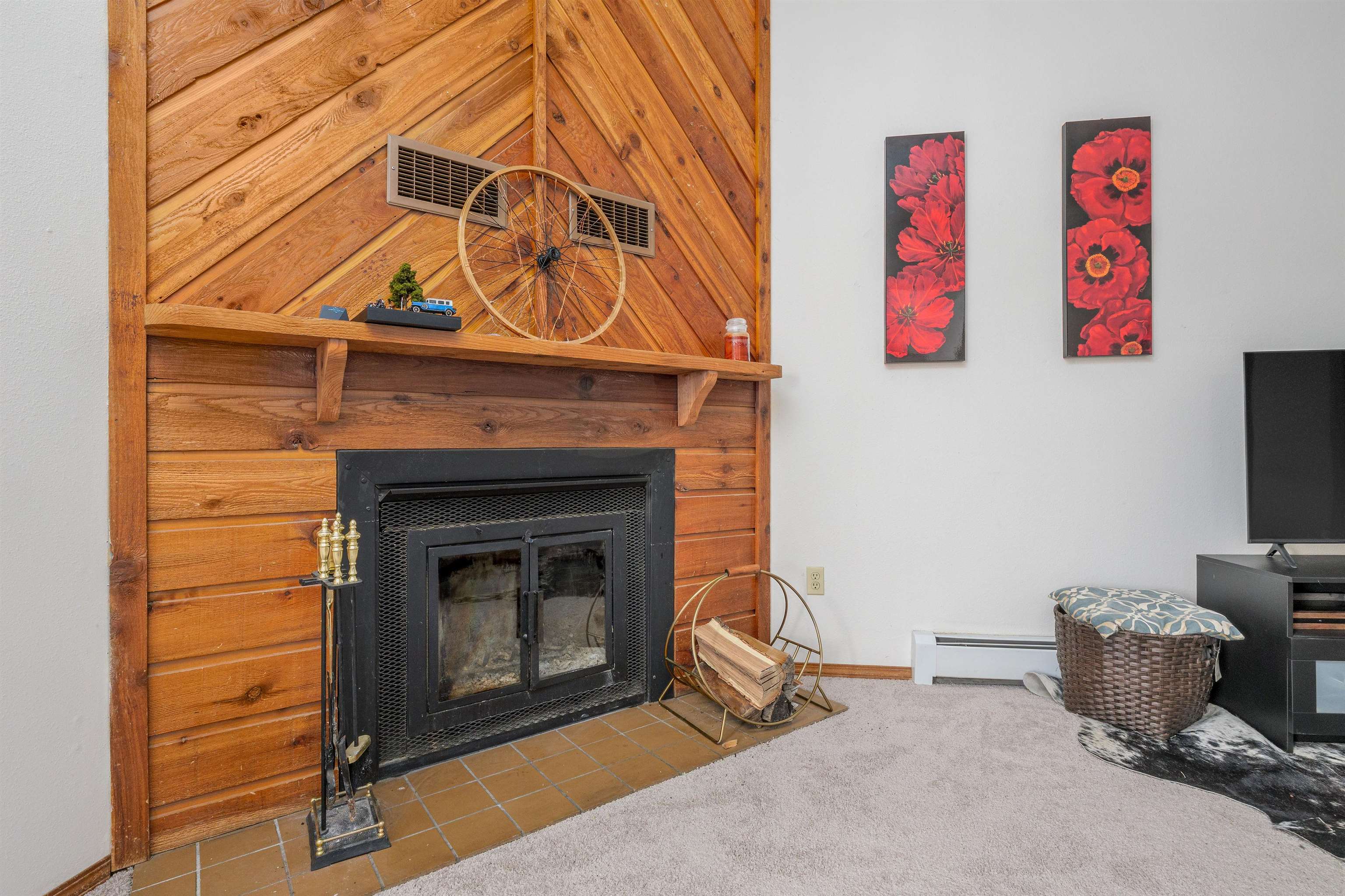 384 Explorer Court Property Photo 4
