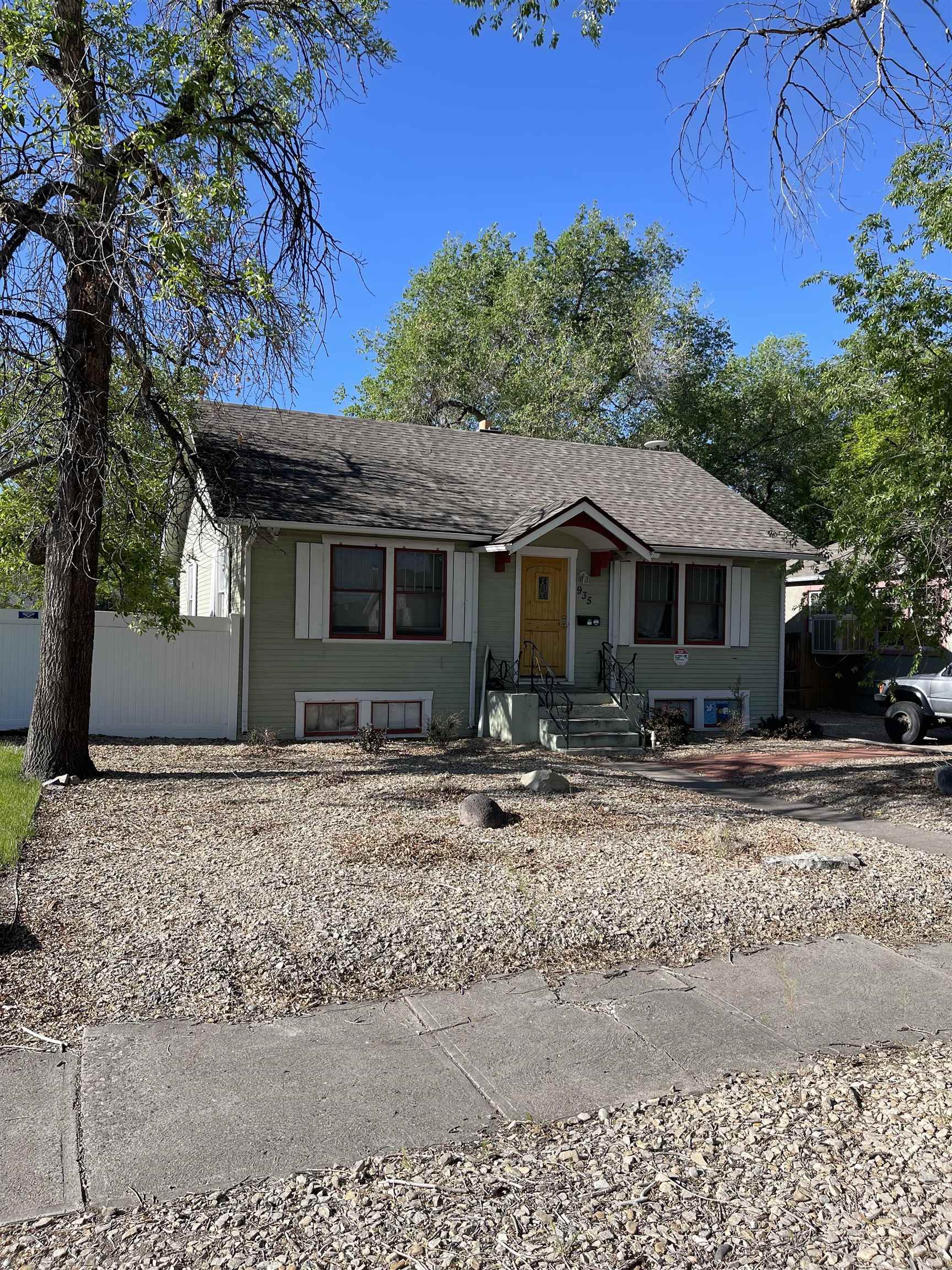935 Teller Avenue Property Photo 1