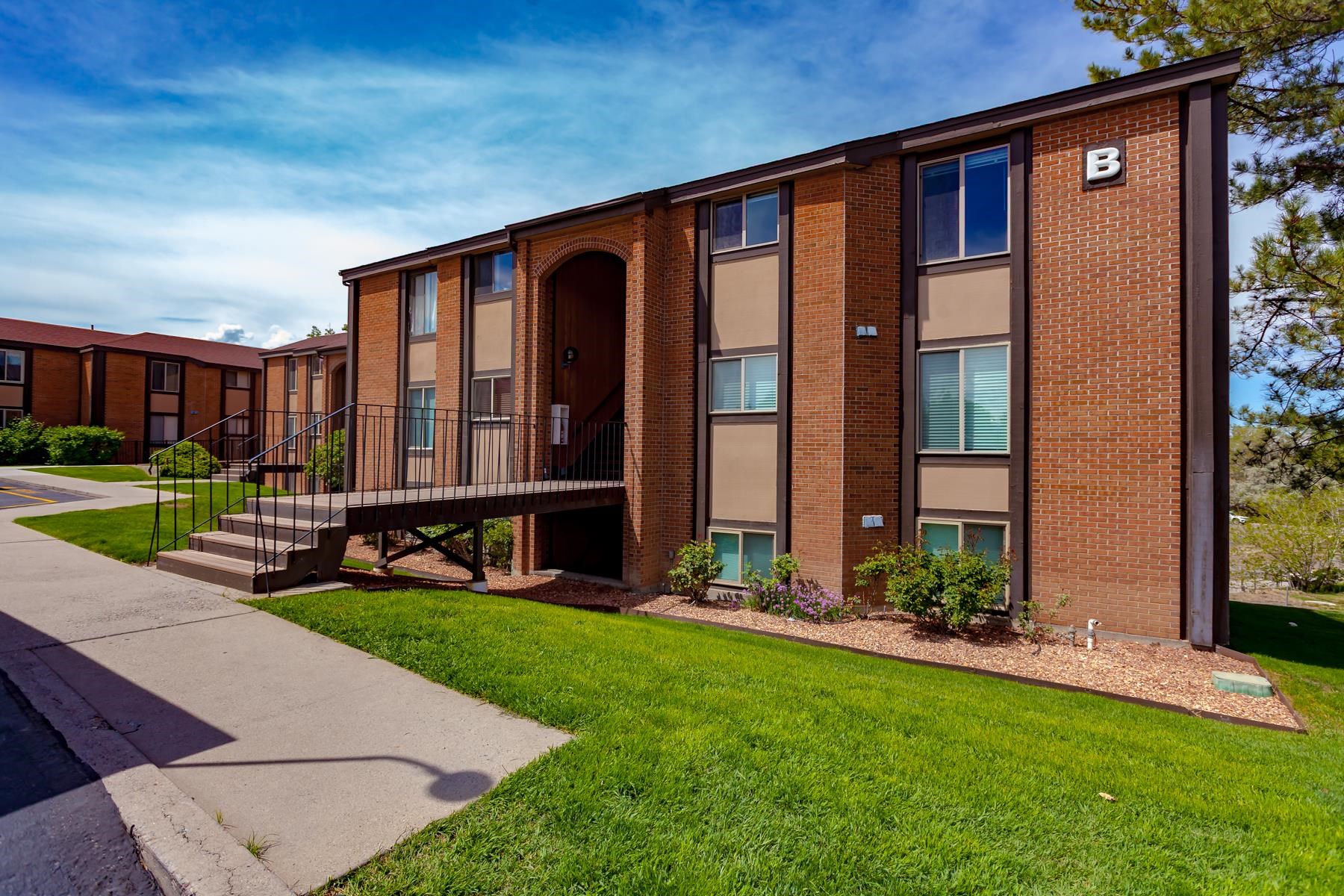 961 Lakeside Drive