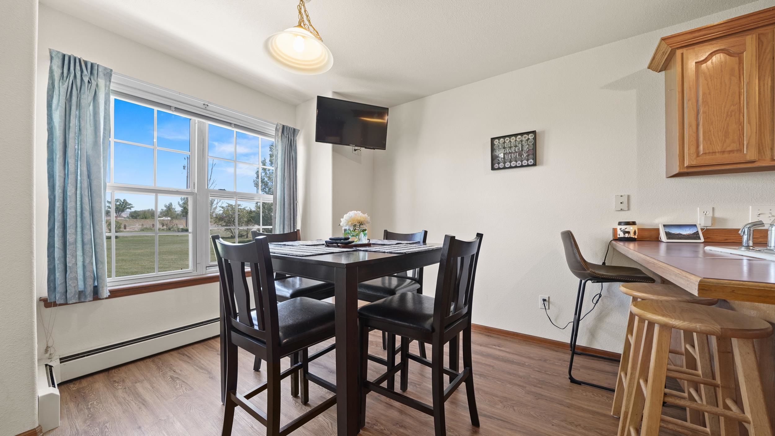 990 Kaley Street Property Photo 5