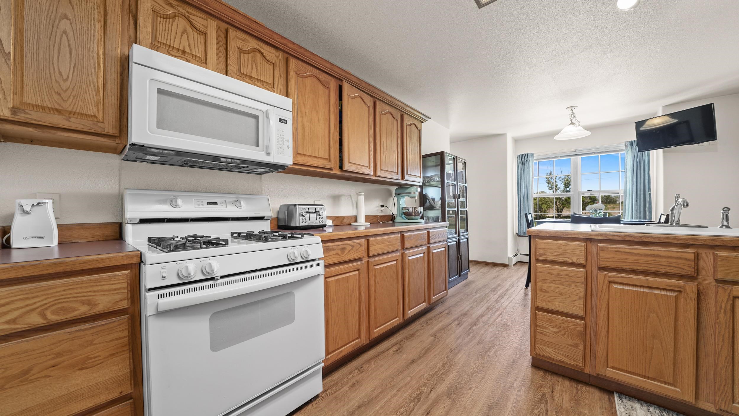 990 Kaley Street Property Photo 7