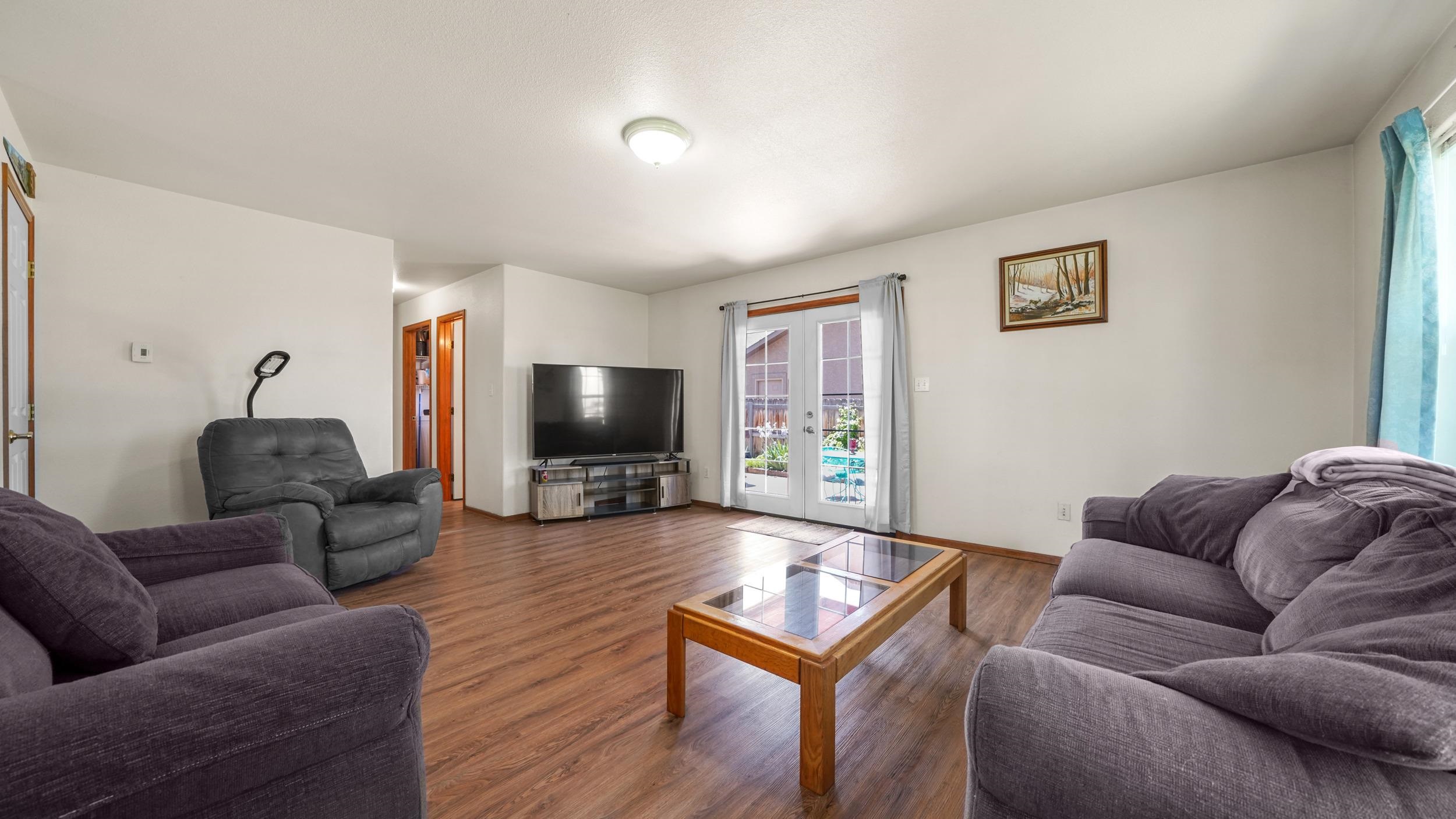 990 Kaley Street Property Photo 11