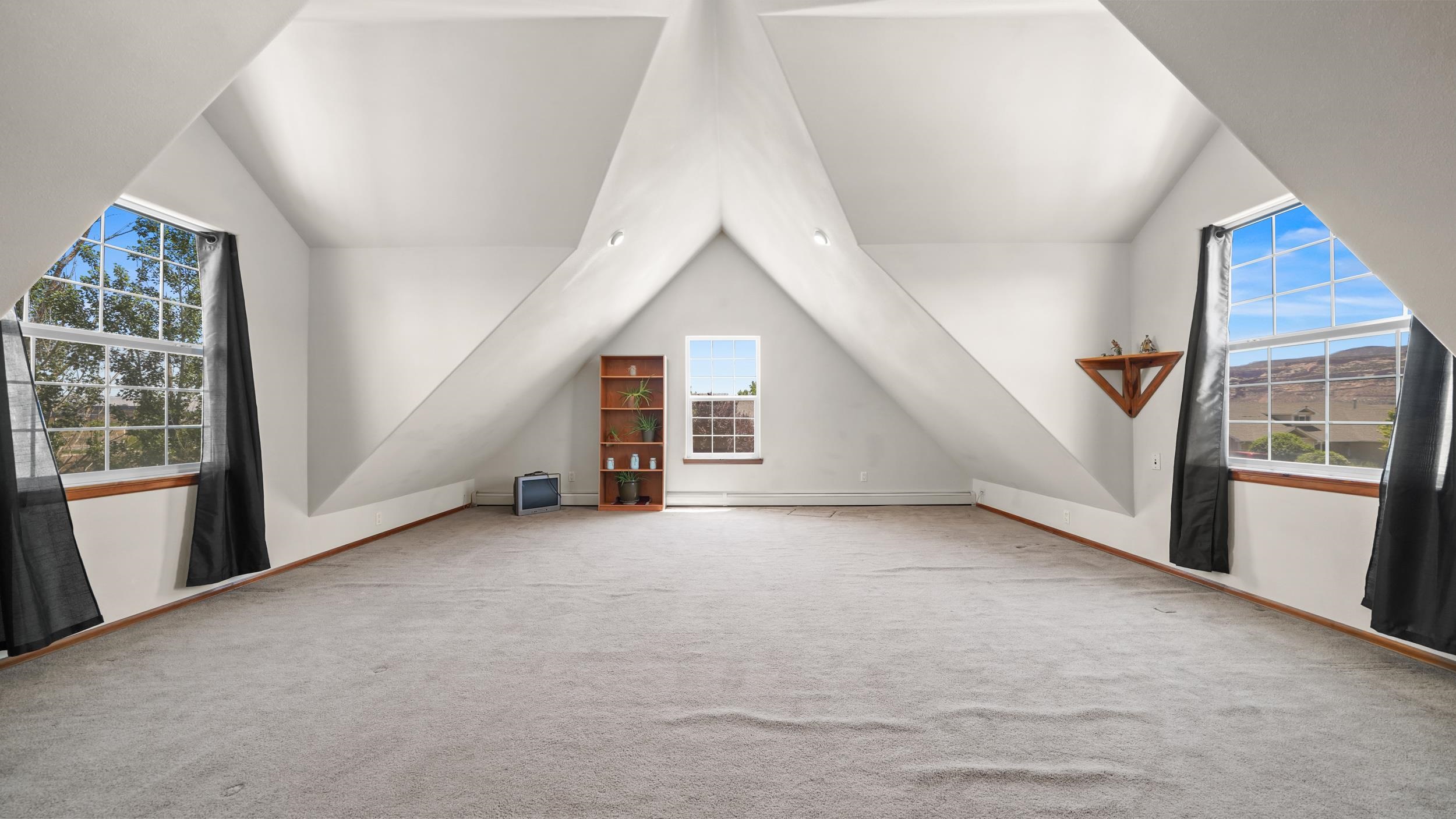 990 Kaley Street Property Photo 22