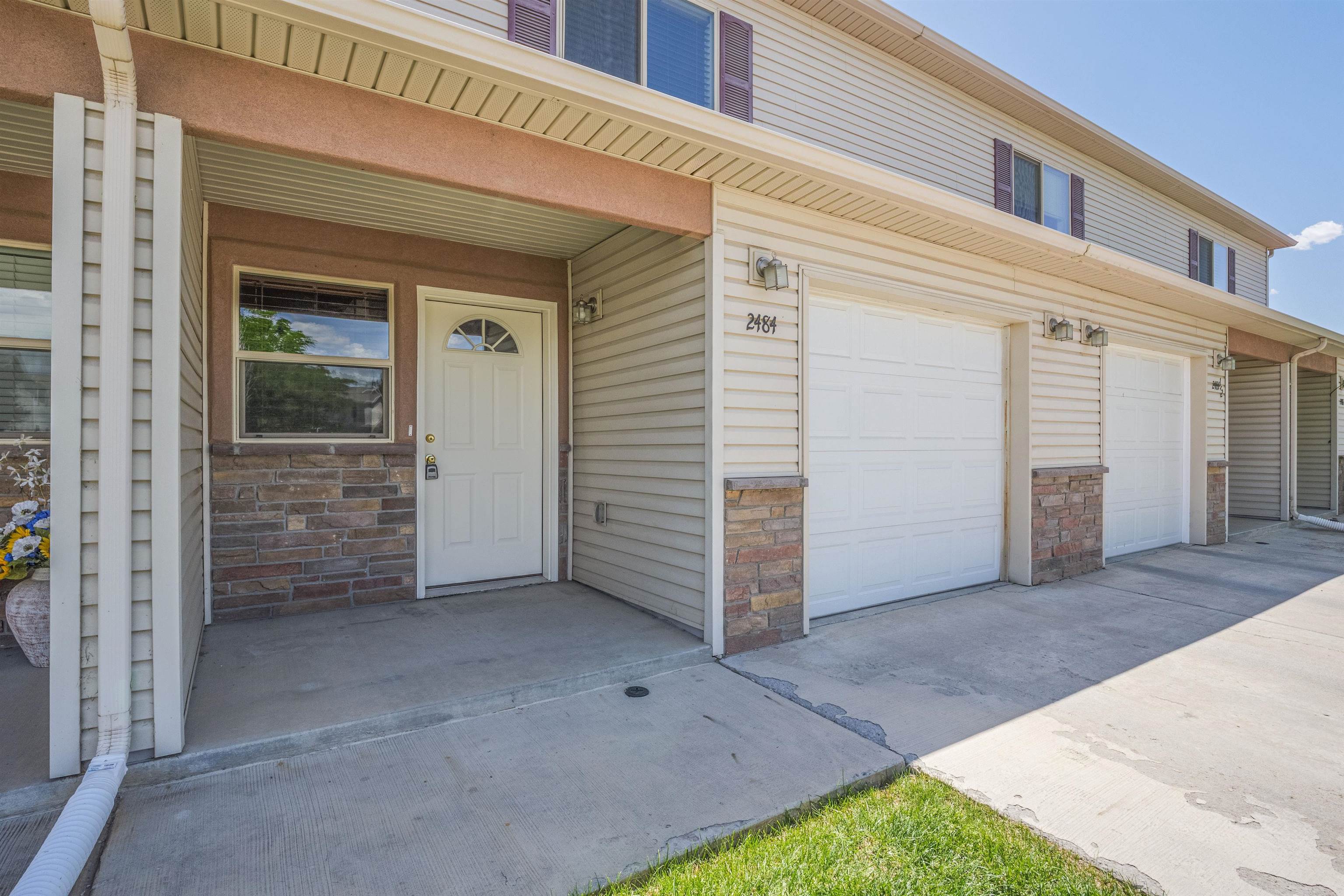2484 Brookwillow Loop Property Photo 1
