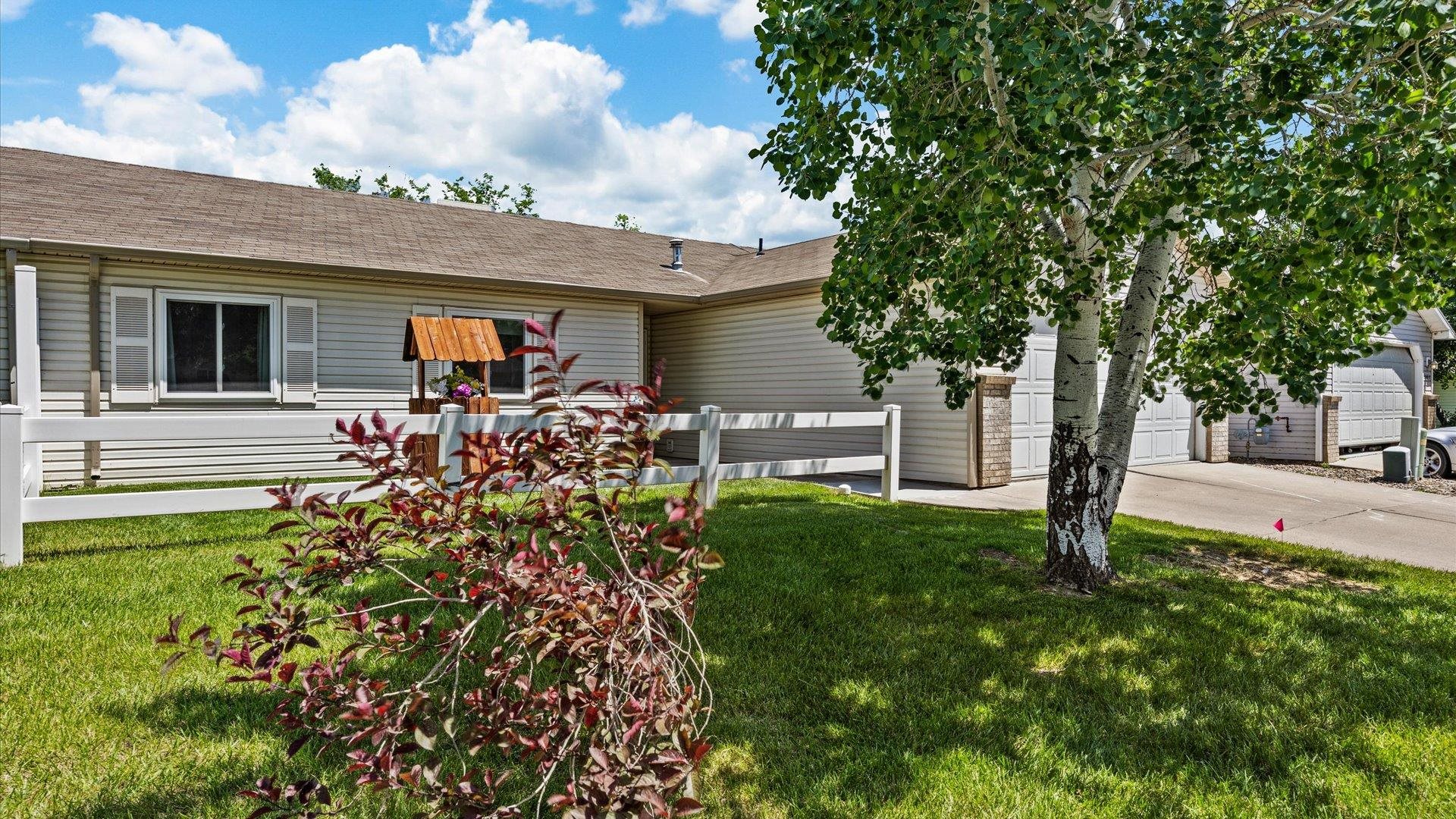 568 1/2 Villa Street Property Photo 2