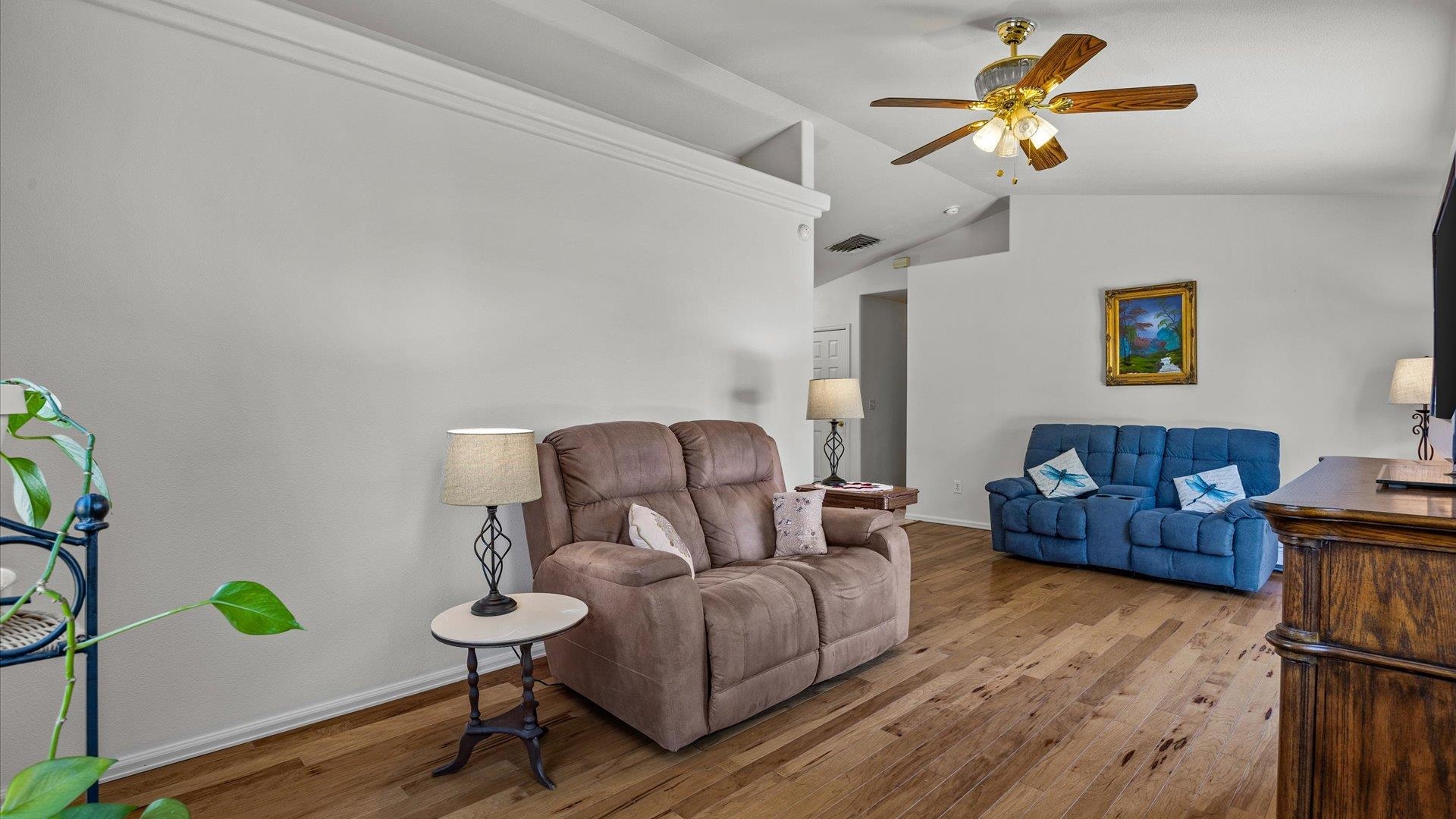 568 1/2 Villa Street Property Photo 3