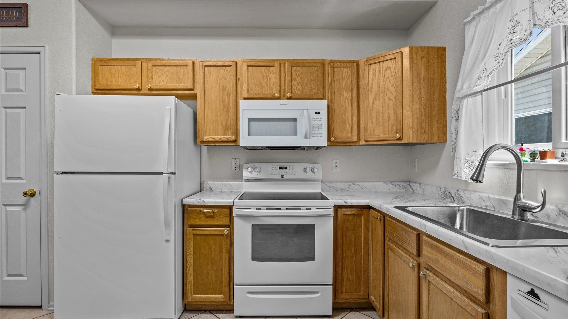 568 1/2 Villa Street Property Photo 5