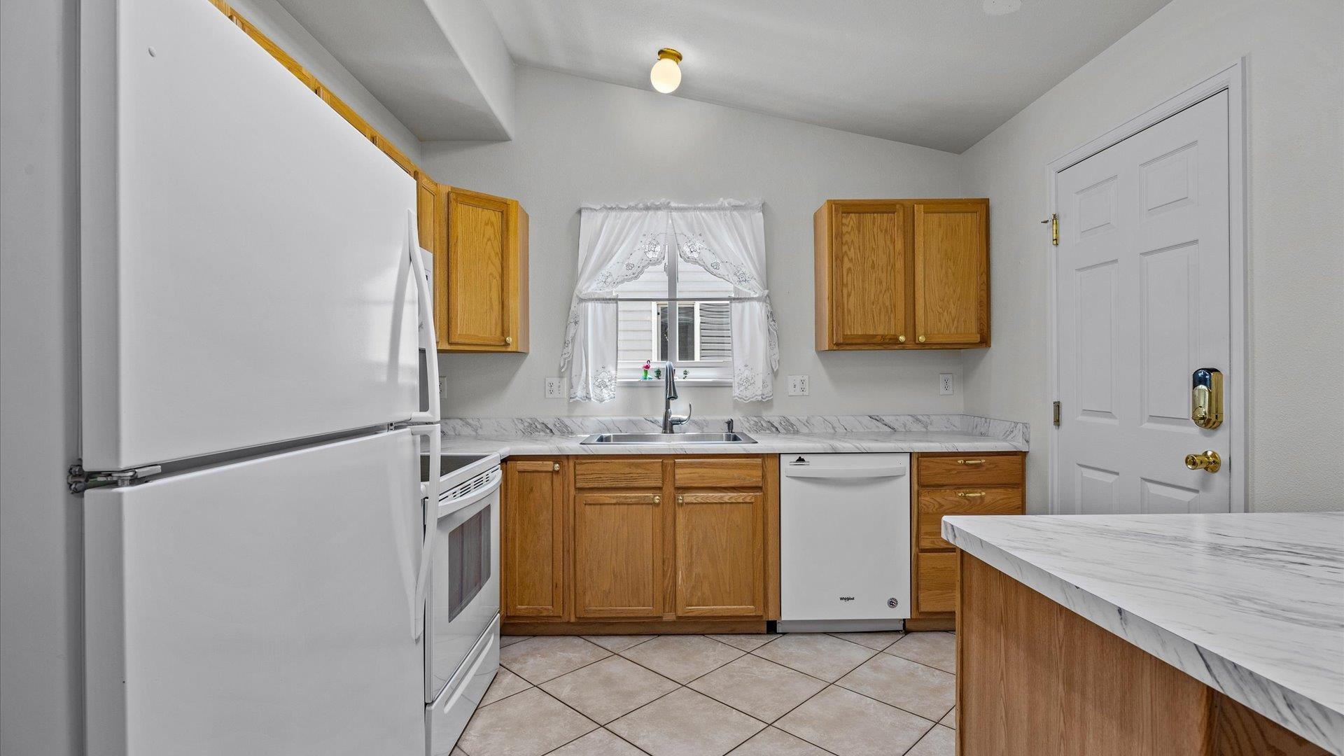 568 1/2 Villa Street Property Photo 6