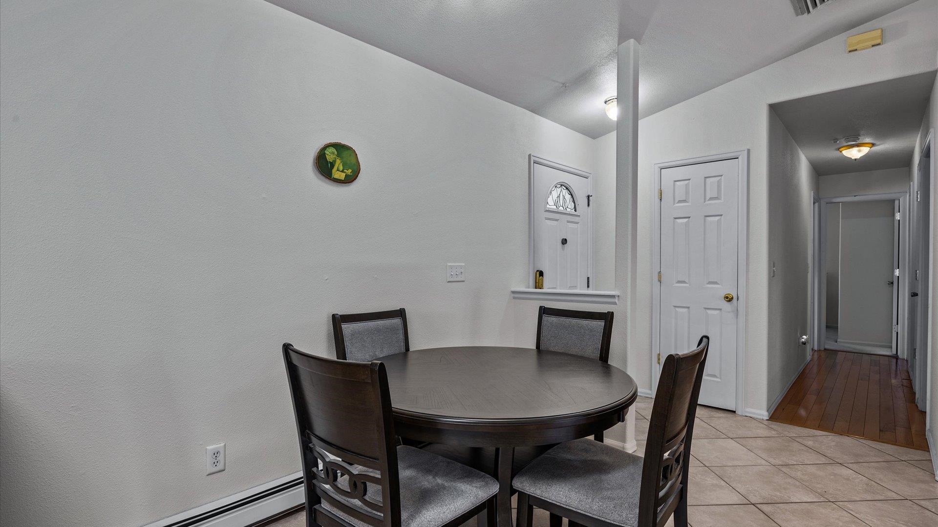 568 1/2 Villa Street Property Photo 7