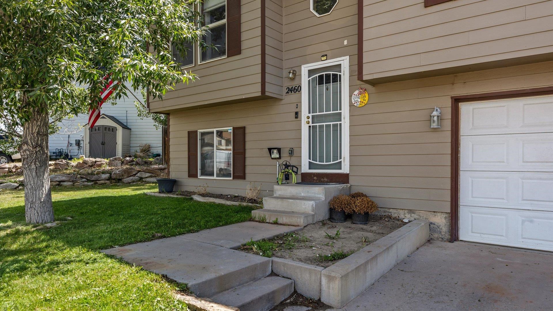 2460 Meadow Circle Property Photo 2