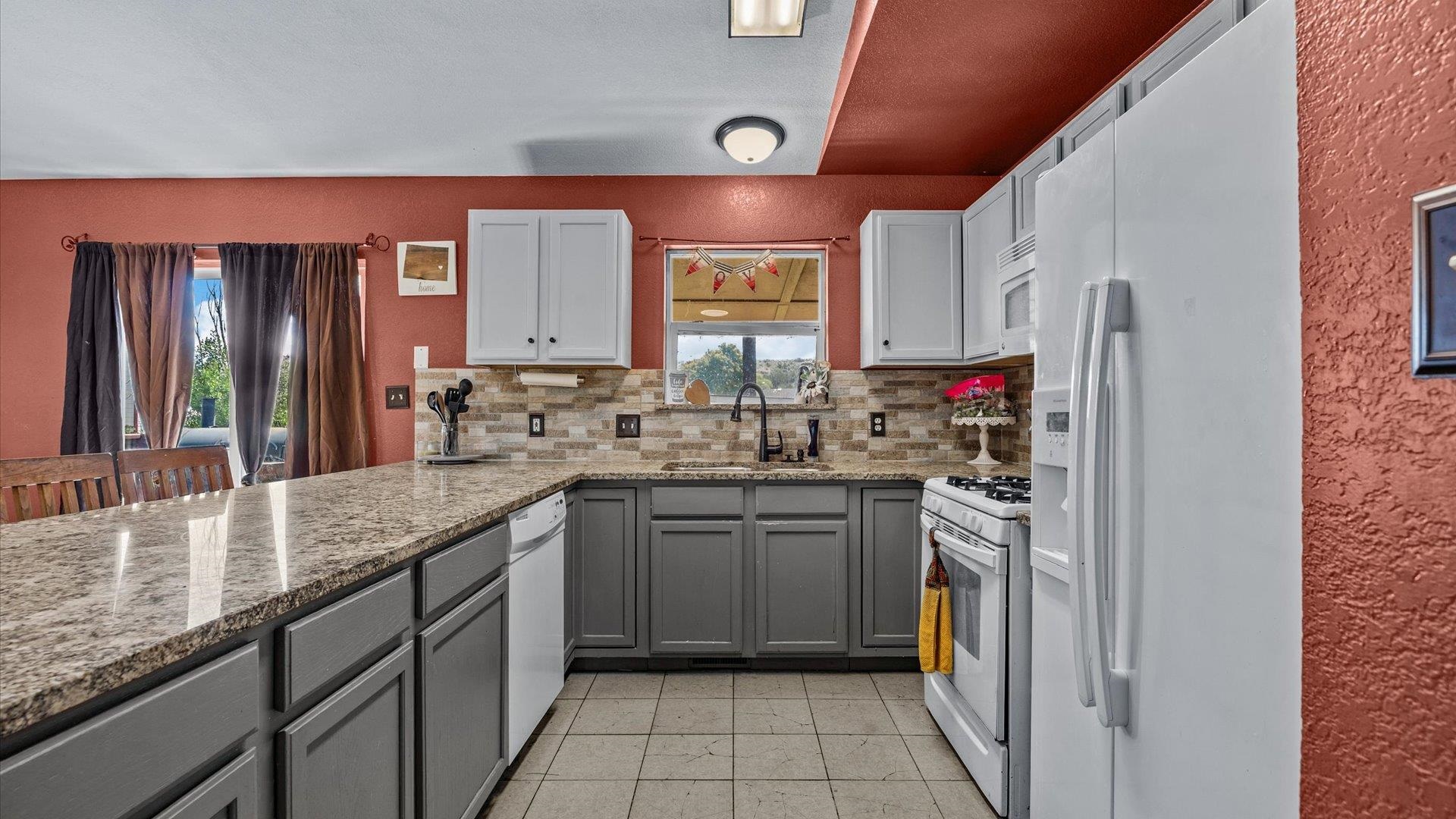 2460 Meadow Circle Property Photo 4
