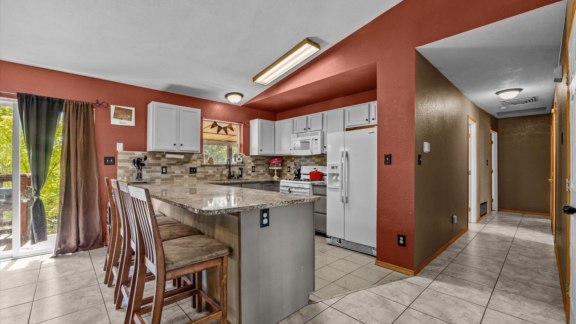 2460 Meadow Circle Property Photo 5