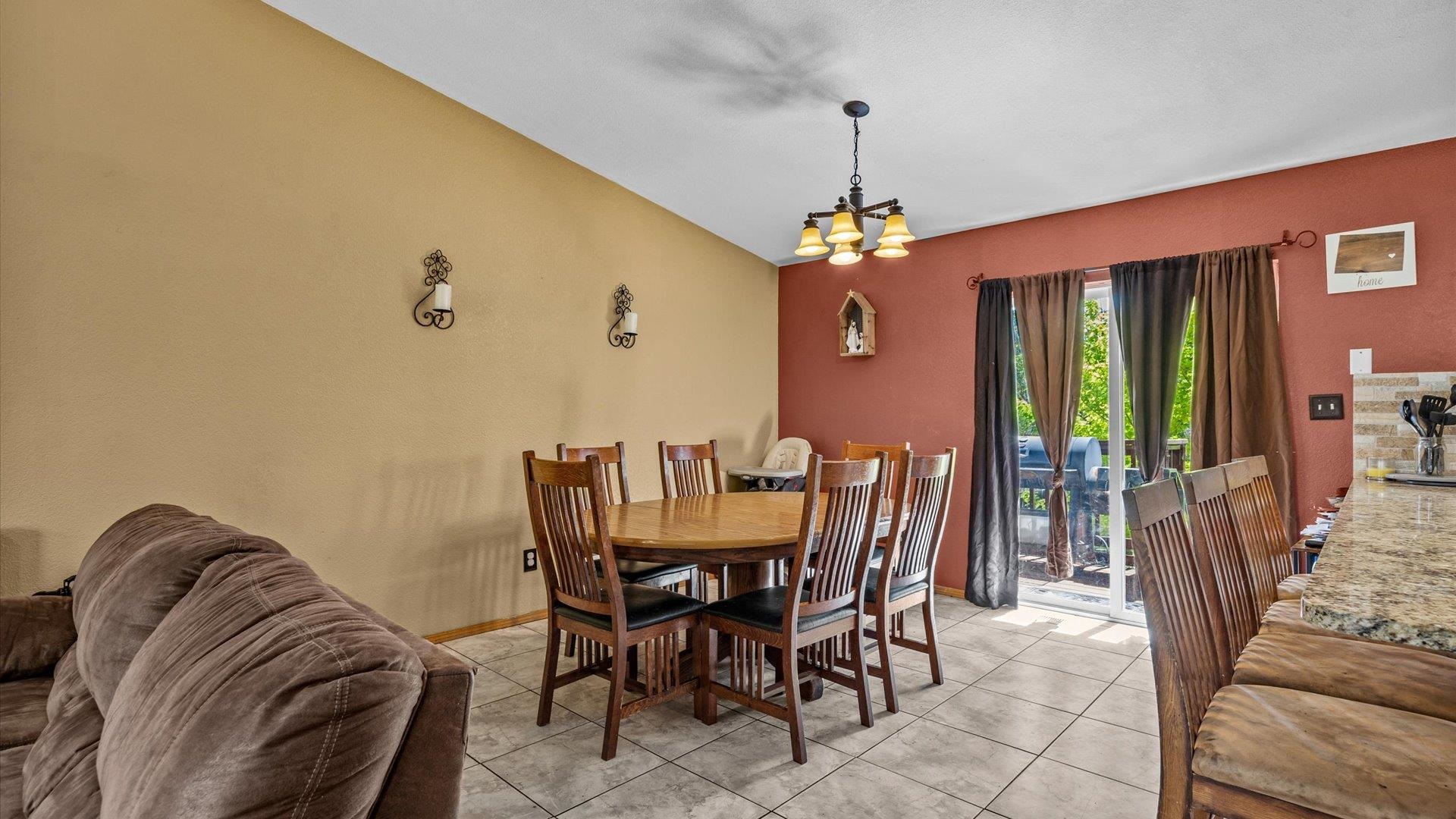 2460 Meadow Circle Property Photo 6