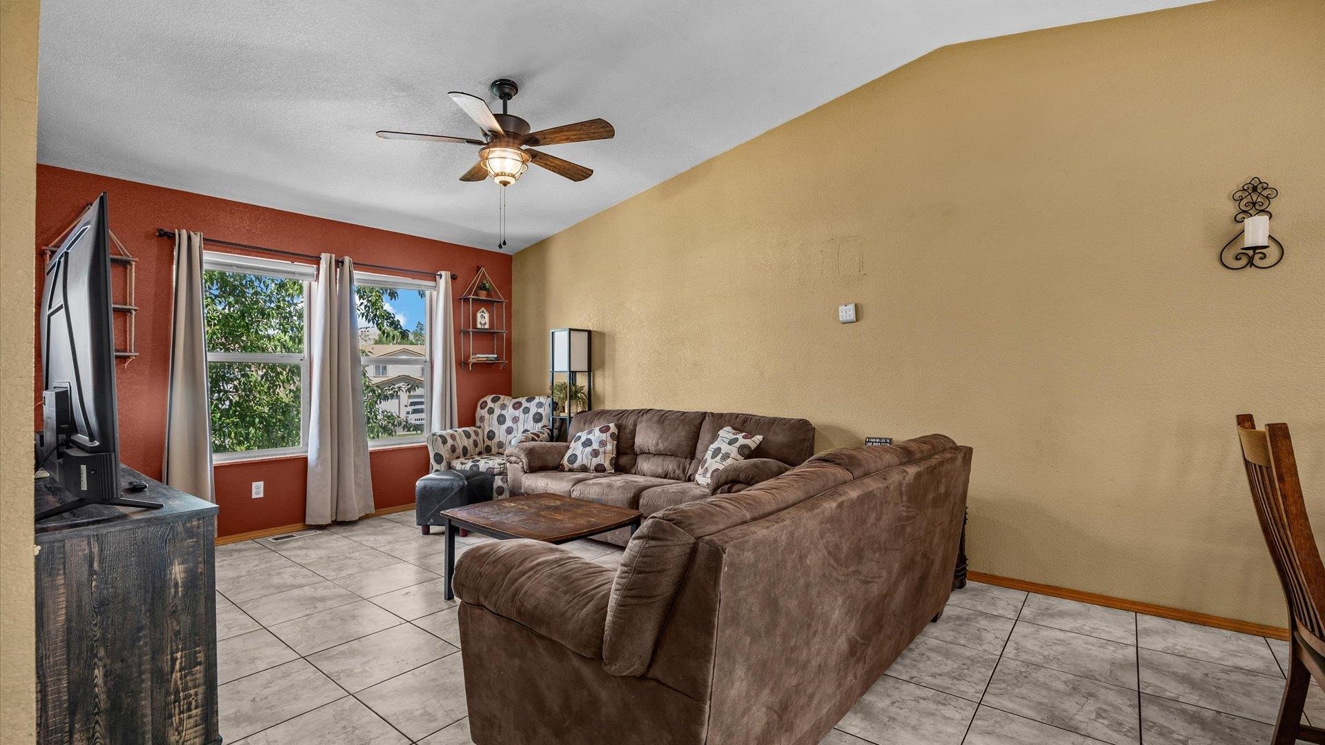2460 Meadow Circle Property Photo 7