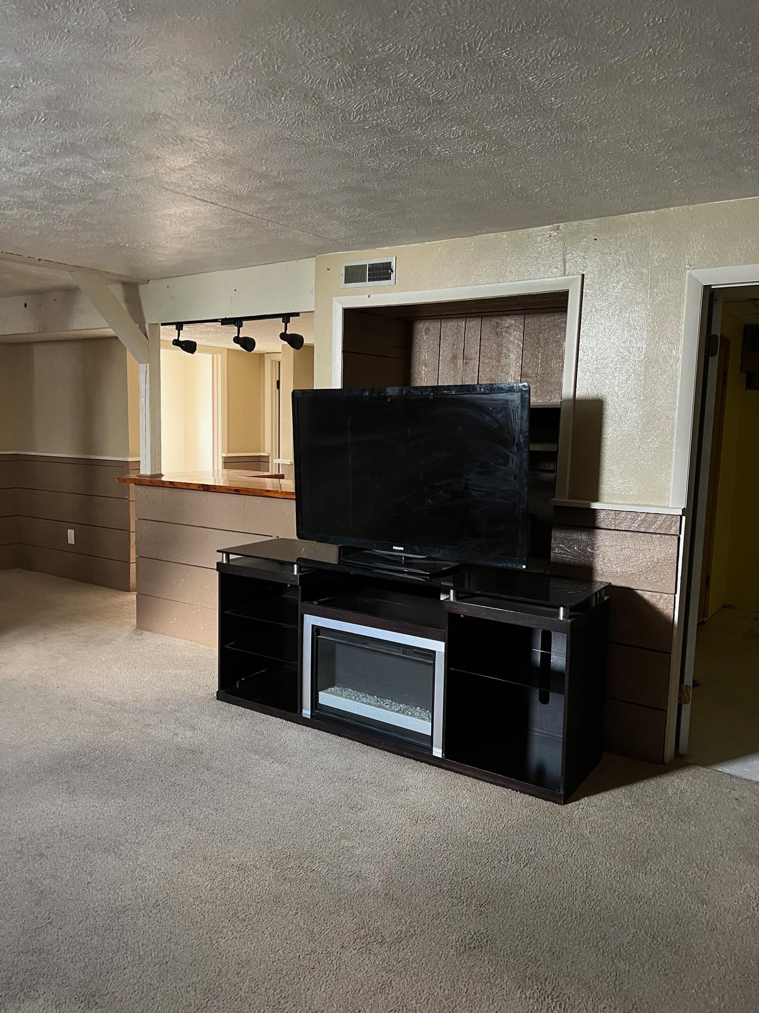 878 Hill Street Property Photo 6