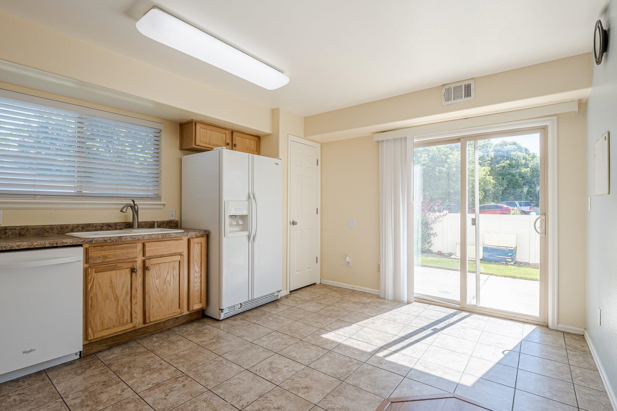 672 Pleasant Court Property Photo 7